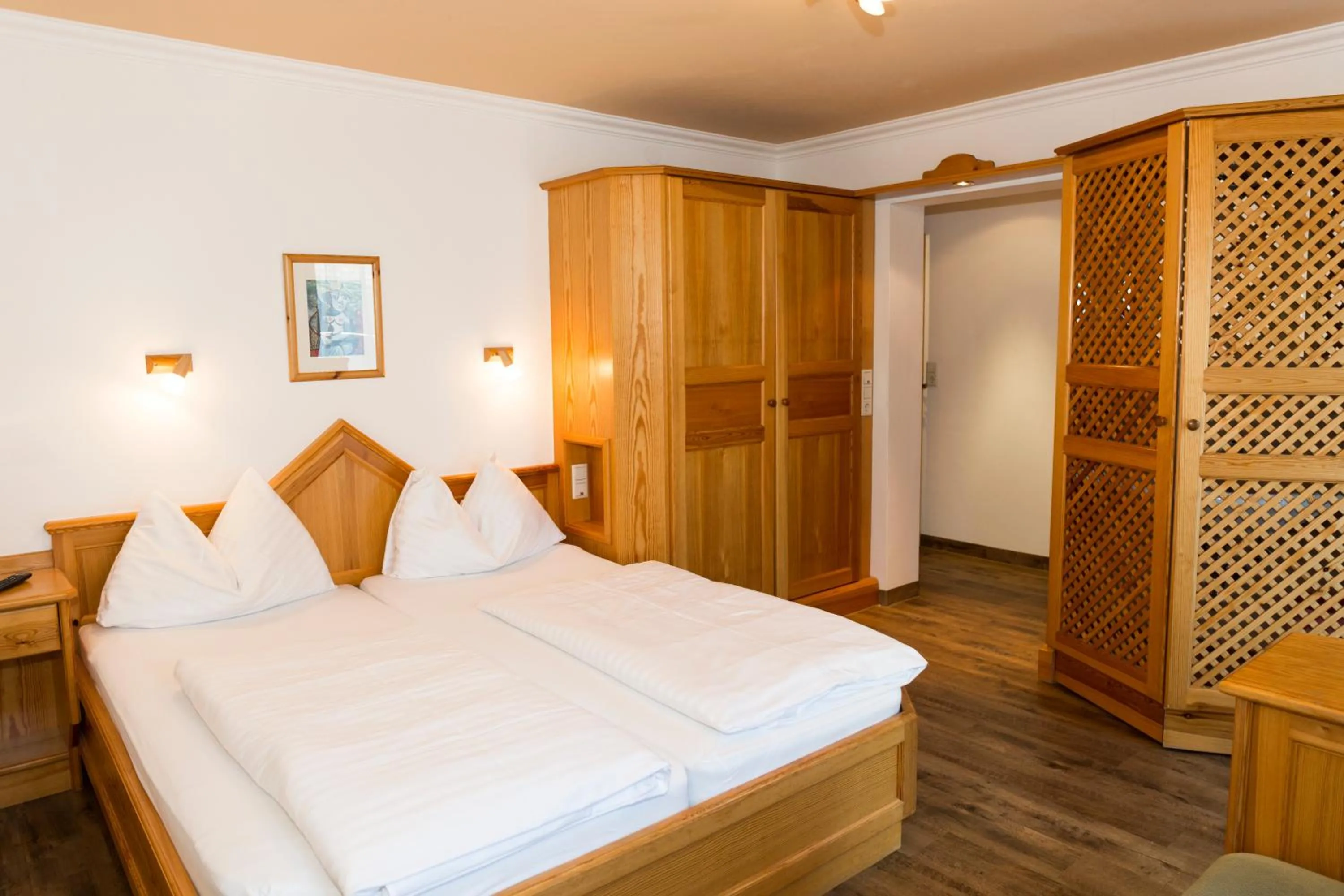 Photo of the whole room, Bed in Haus Hubertus