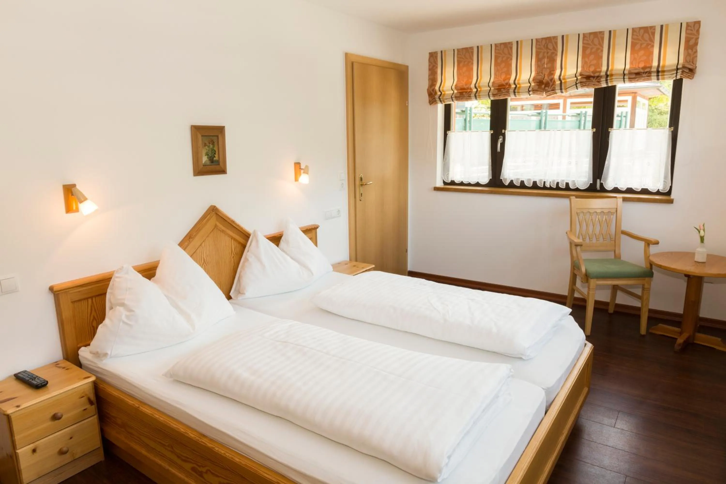 Photo of the whole room, Bed in Haus Hubertus