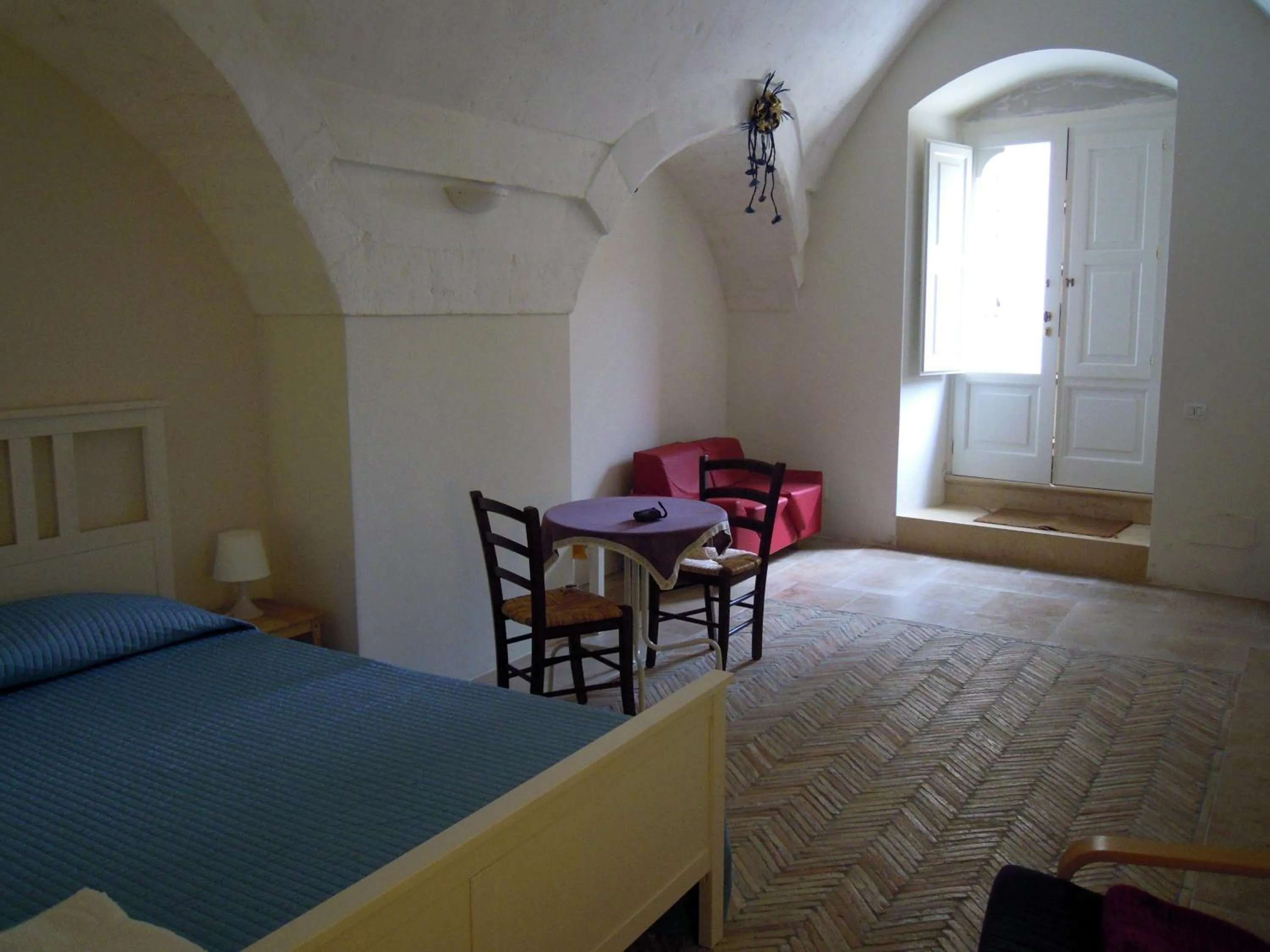 Quiet street view, Bed in B&b Il Cortile