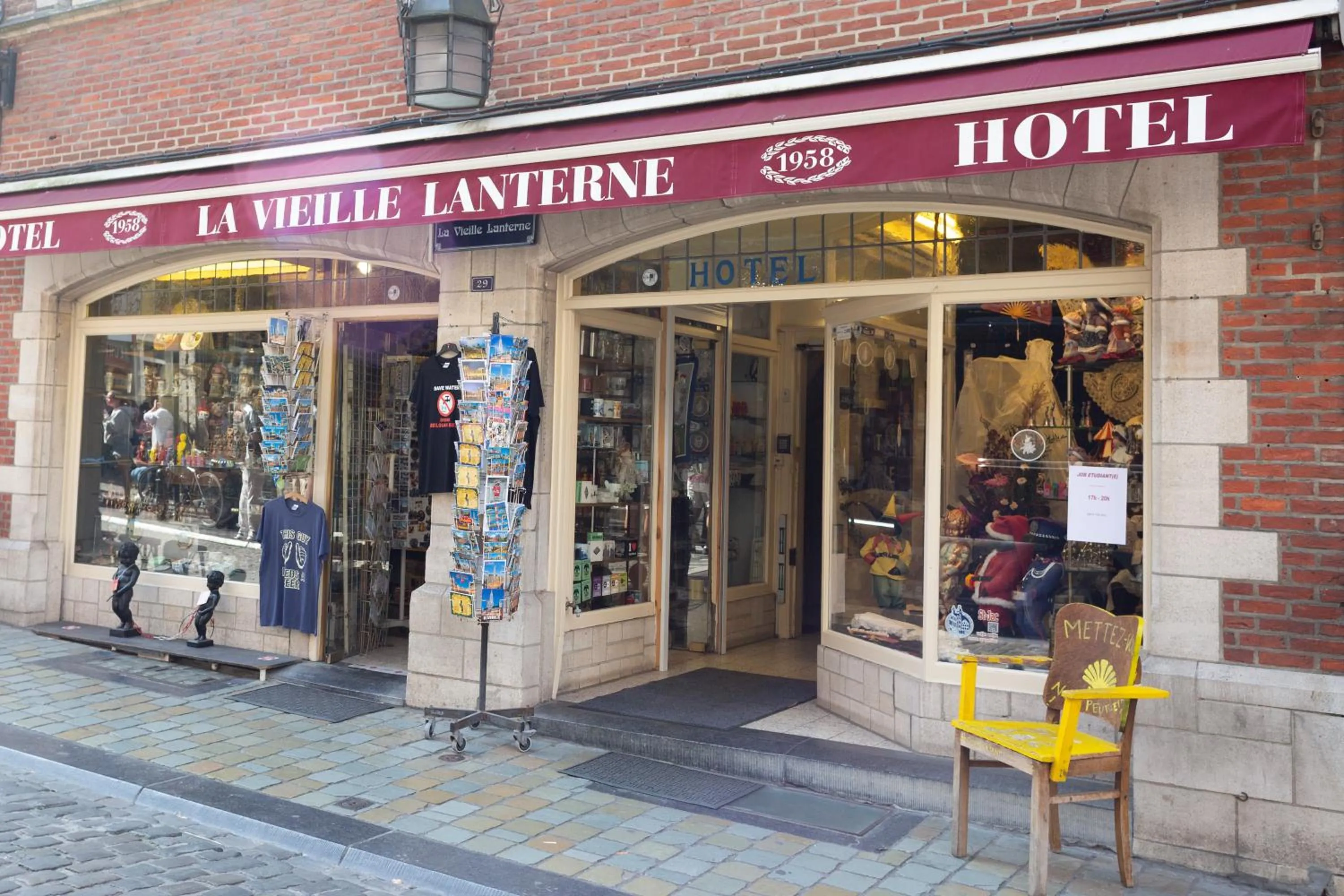 Property building in Hotel La Vieille Lanterne