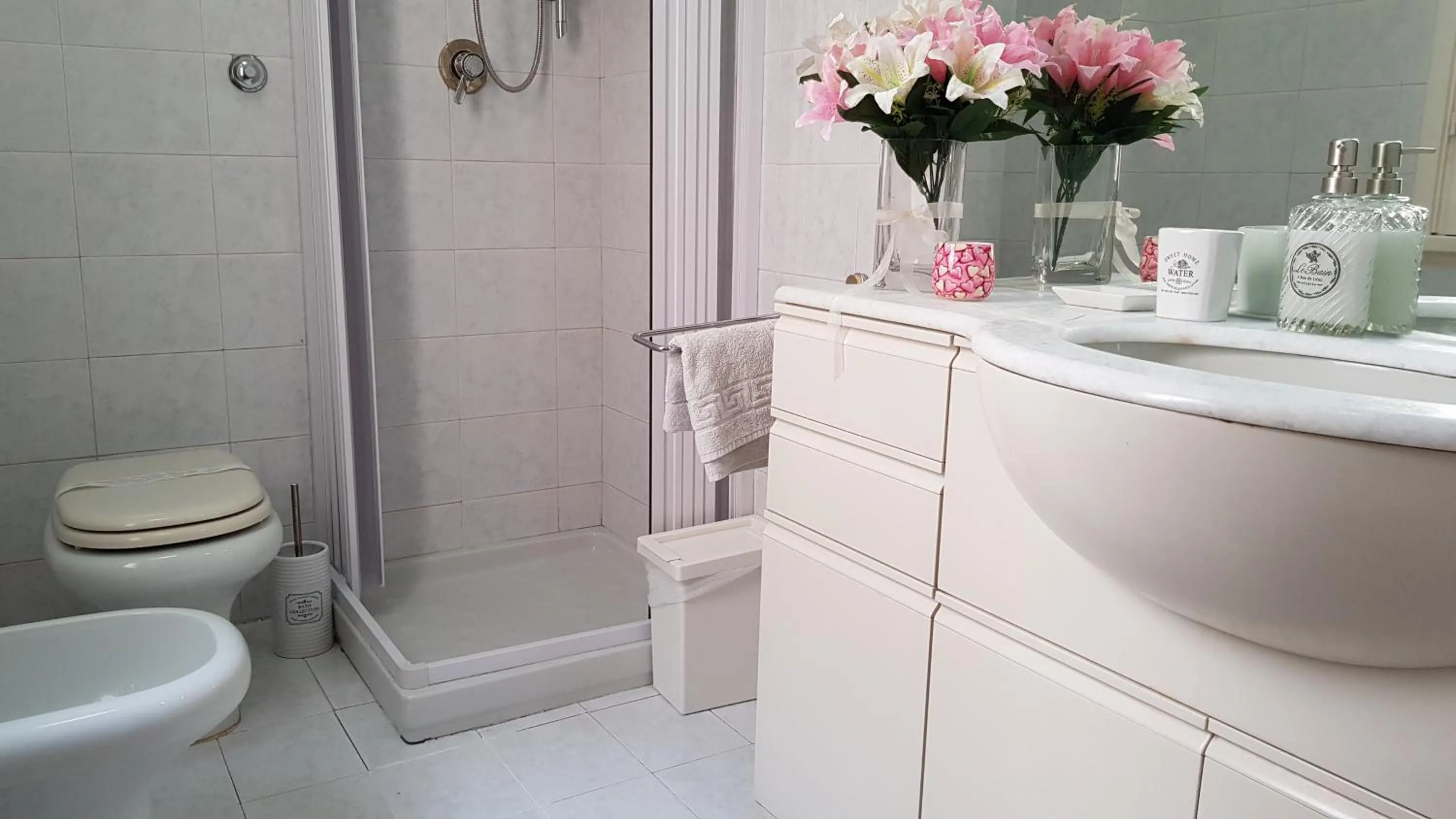 Shower in My Sweet Rooms