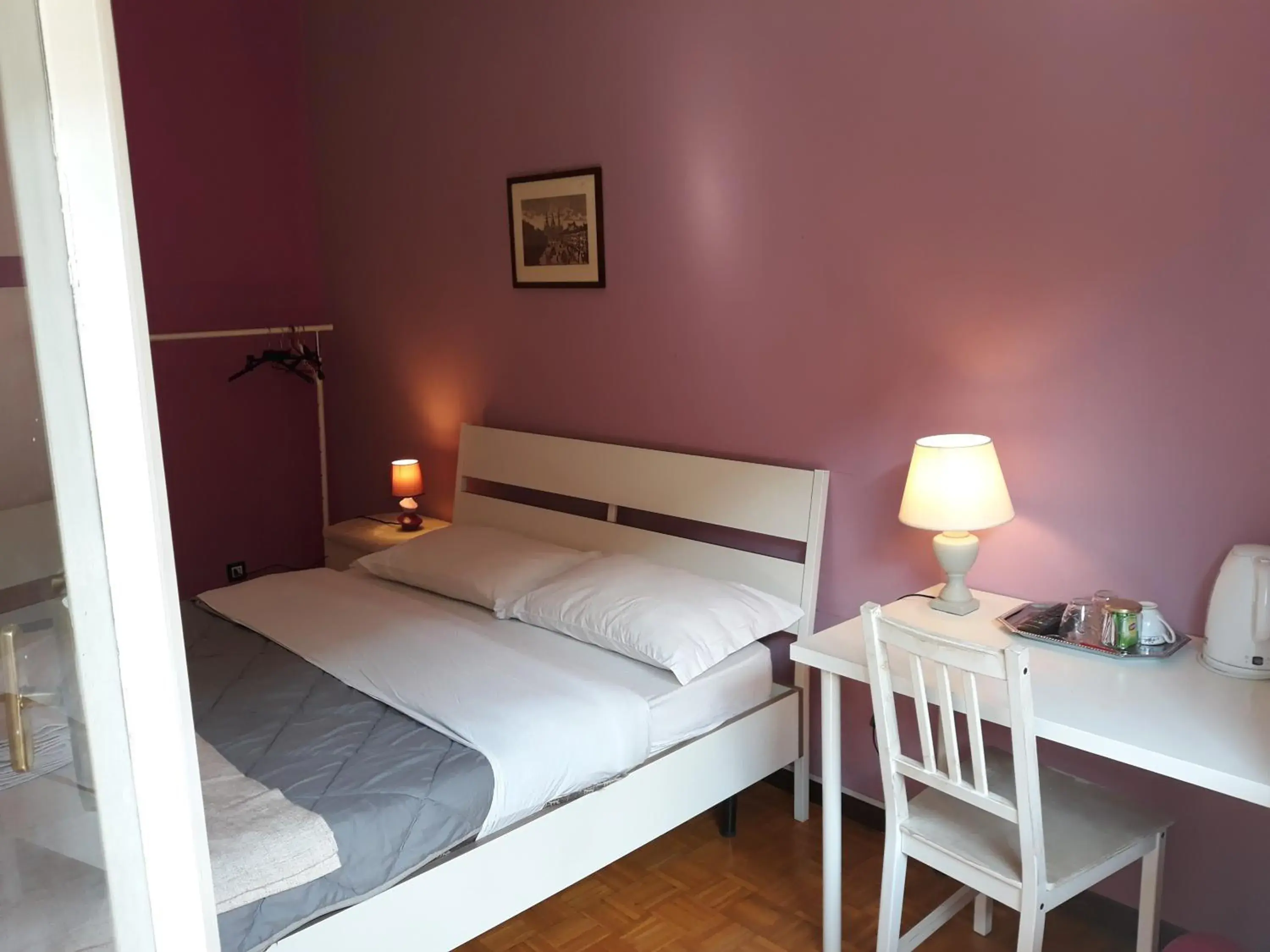 Single Room with Shared Toilet in My Sweet Rooms Single Room with Shared Toilet in My Sweet Rooms