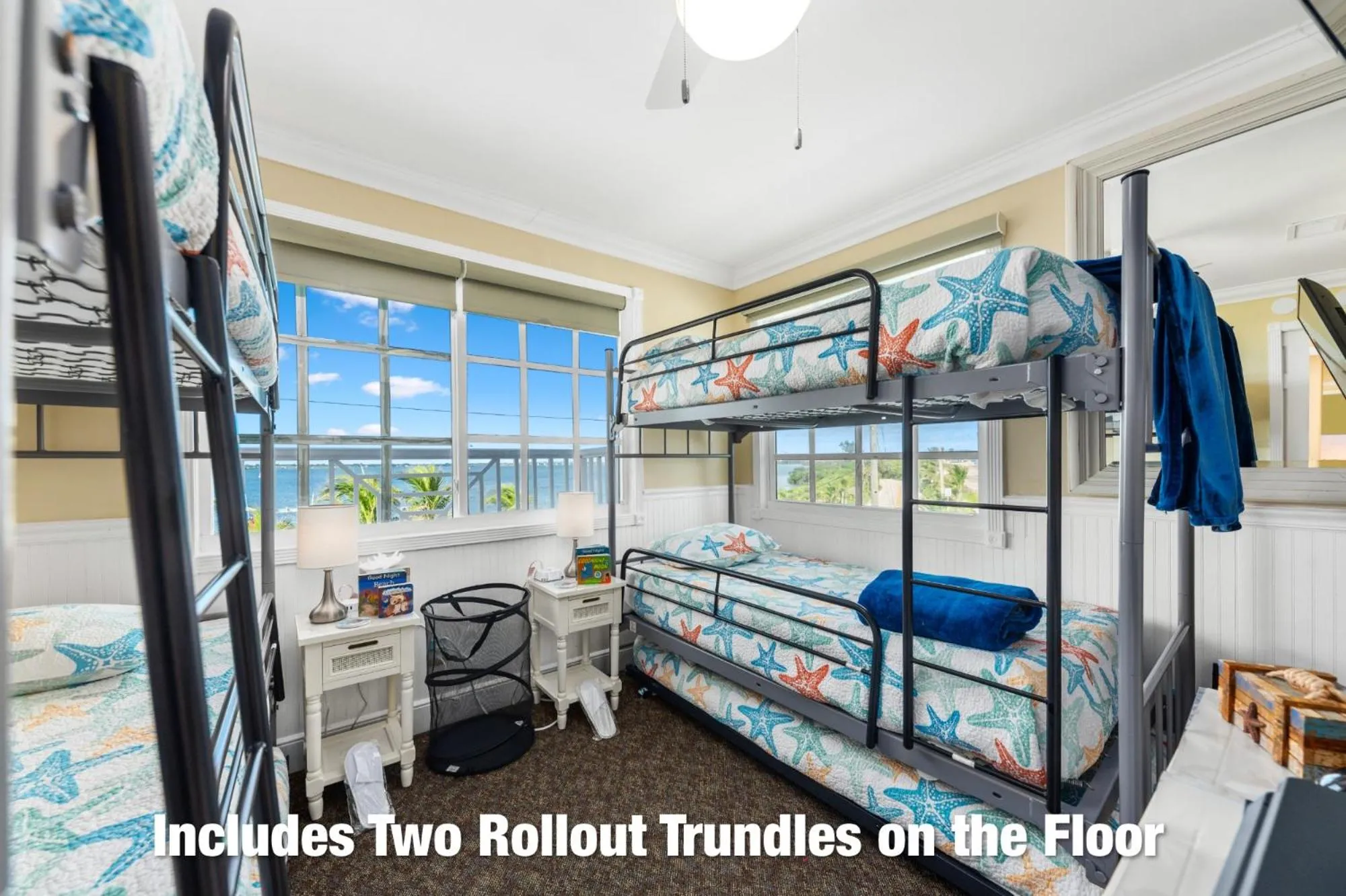 Bedroom, Bed in As Good as it Gets