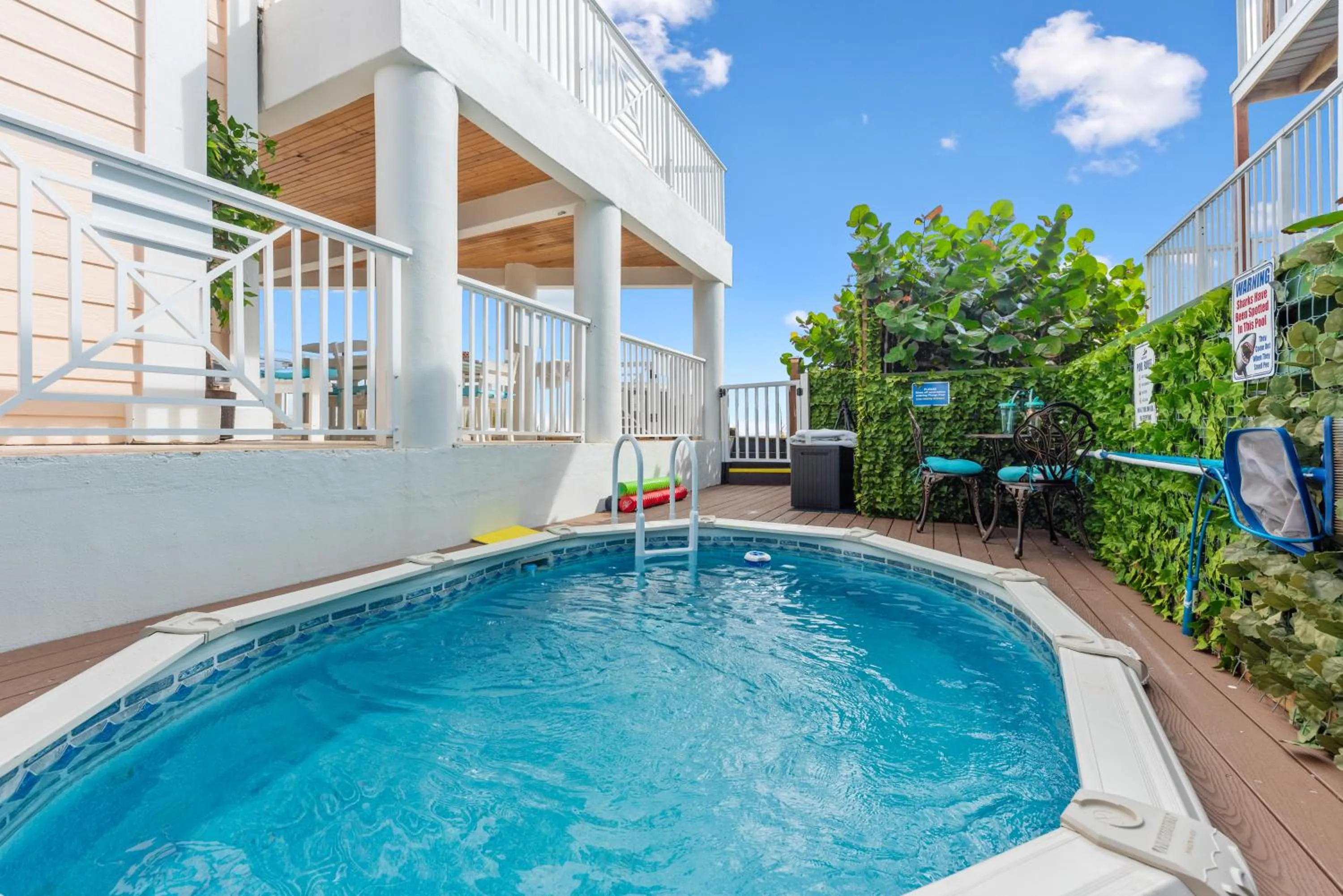 Pool view in As Good as it Gets
