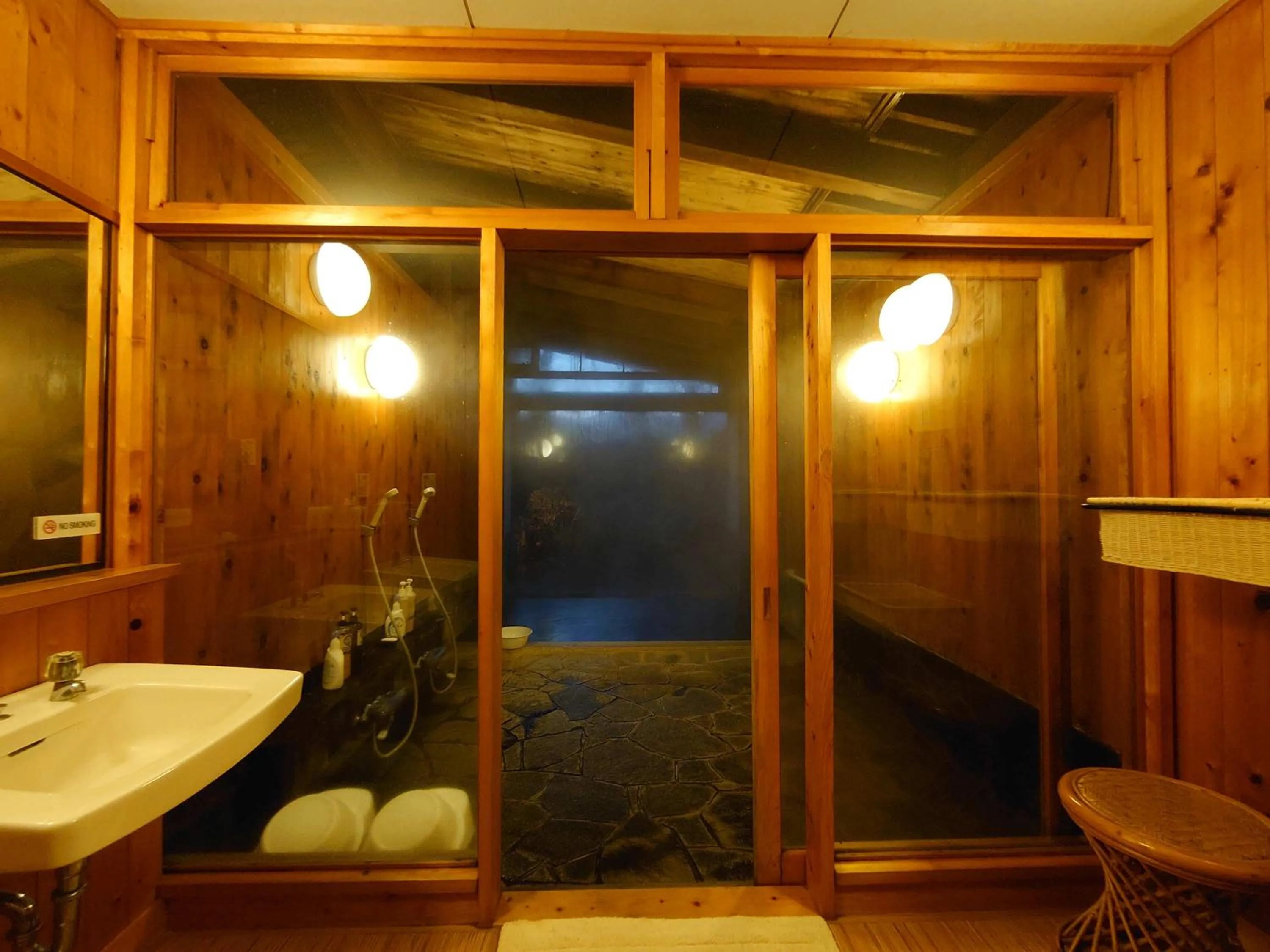 Public Bath in Yufuin Onsen Auberge Kunugiya