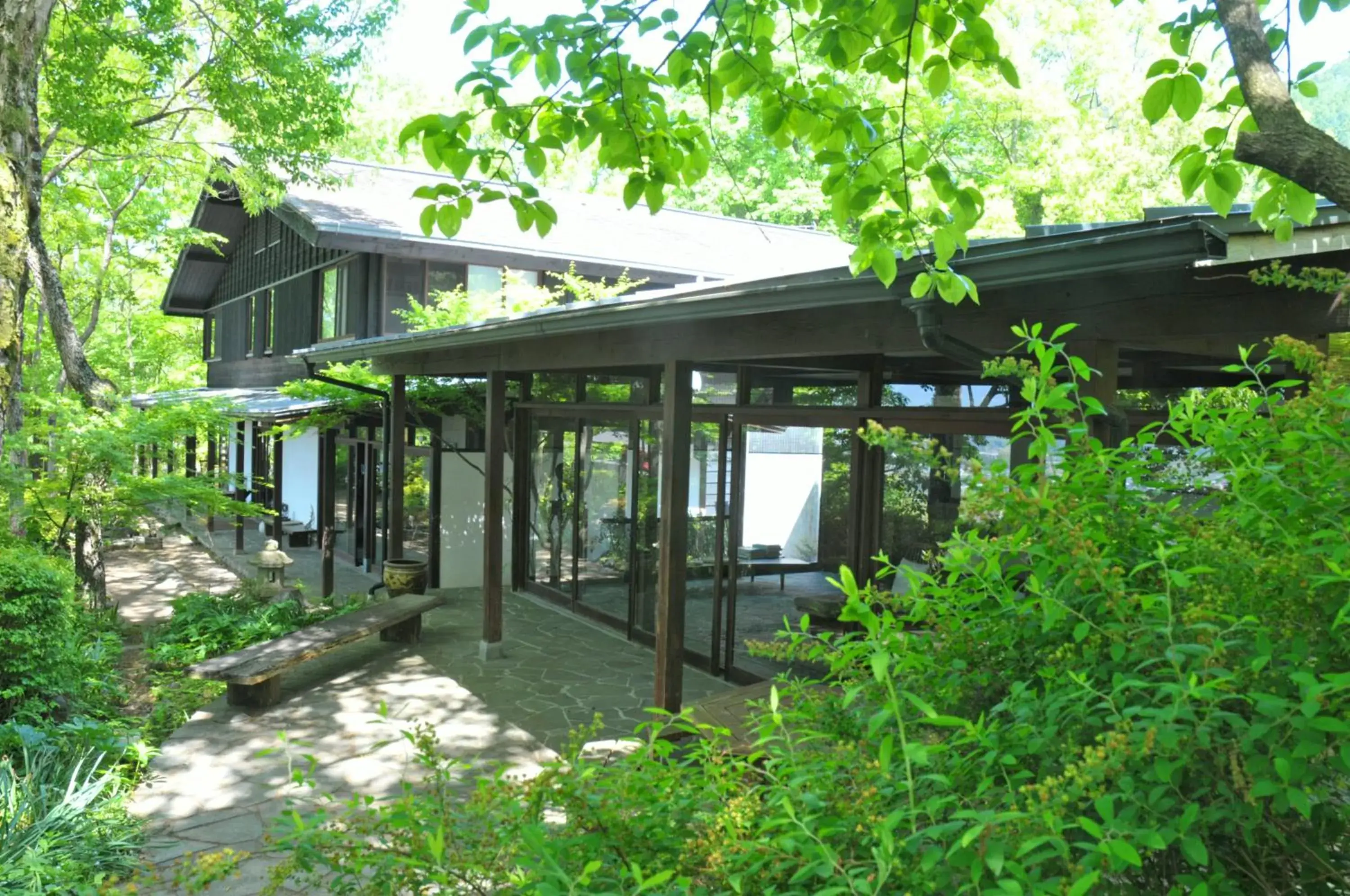 Facade/entrance in Yufuin Onsen Auberge Kunugiya Facade/entrance in Yufuin Onsen Auberge Kunugiya