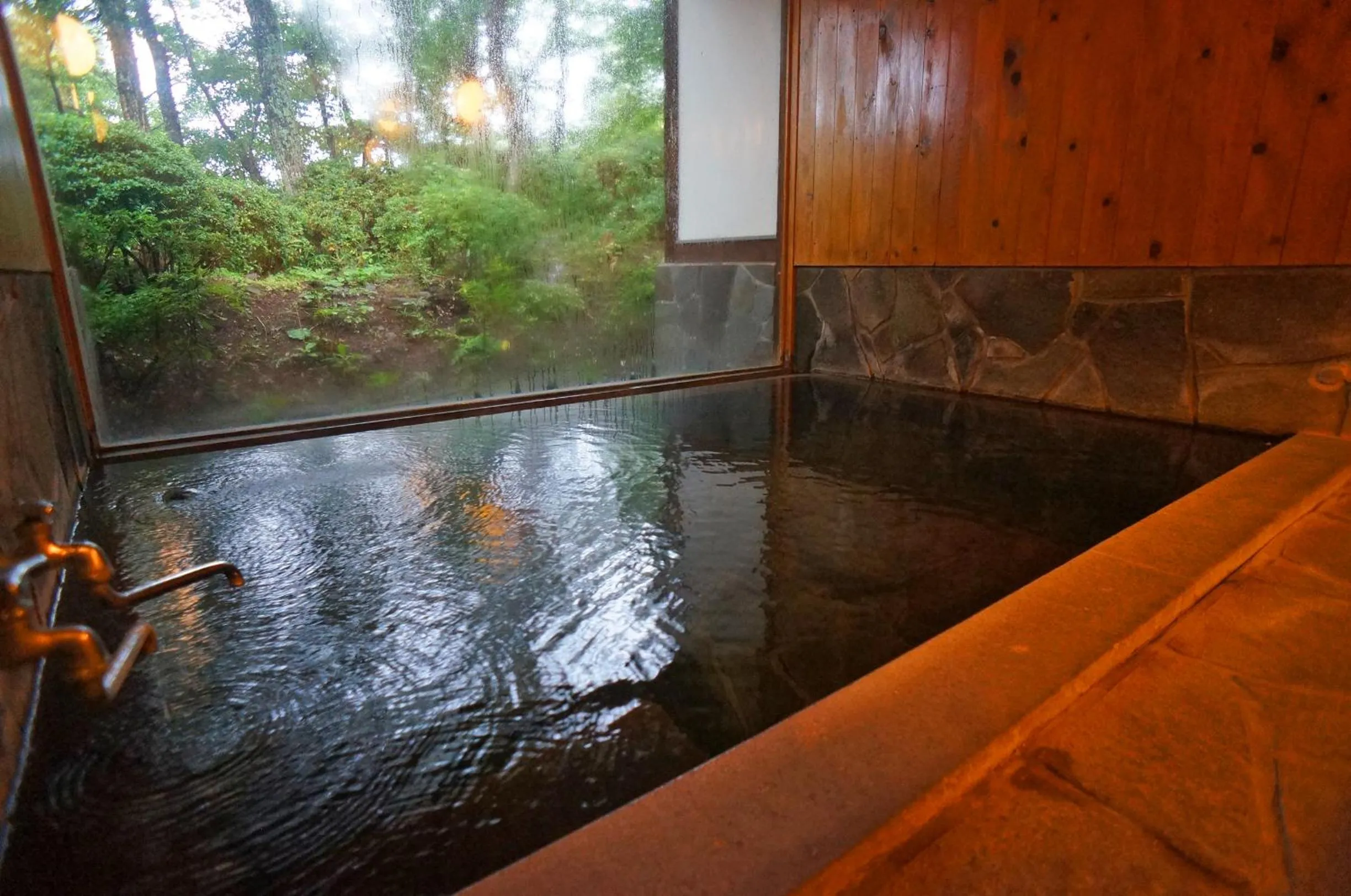 Hot Spring Bath in Yufuin Onsen Auberge Kunugiya