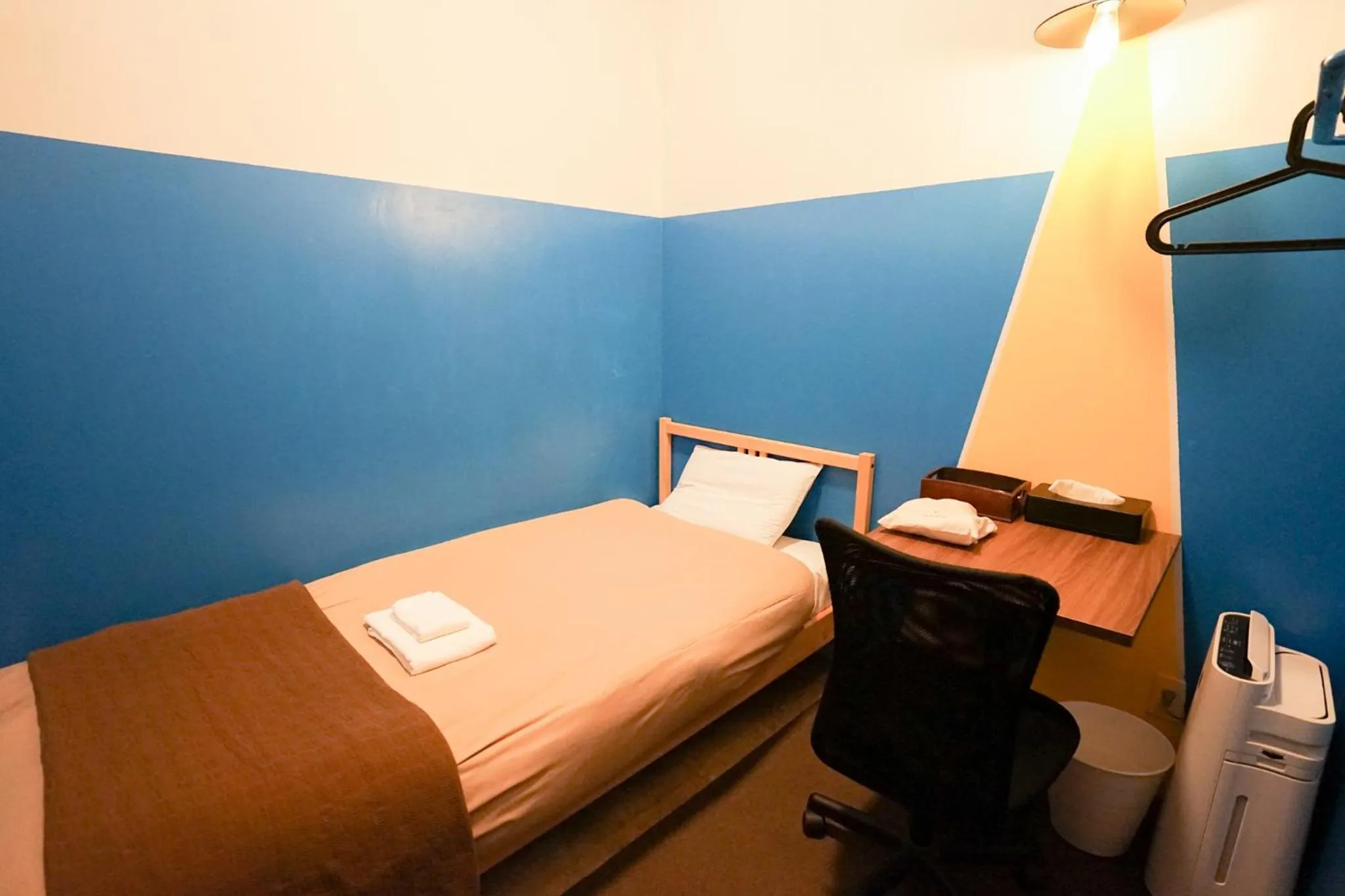 Photo of the whole room, Bed in fan! ABURATSU