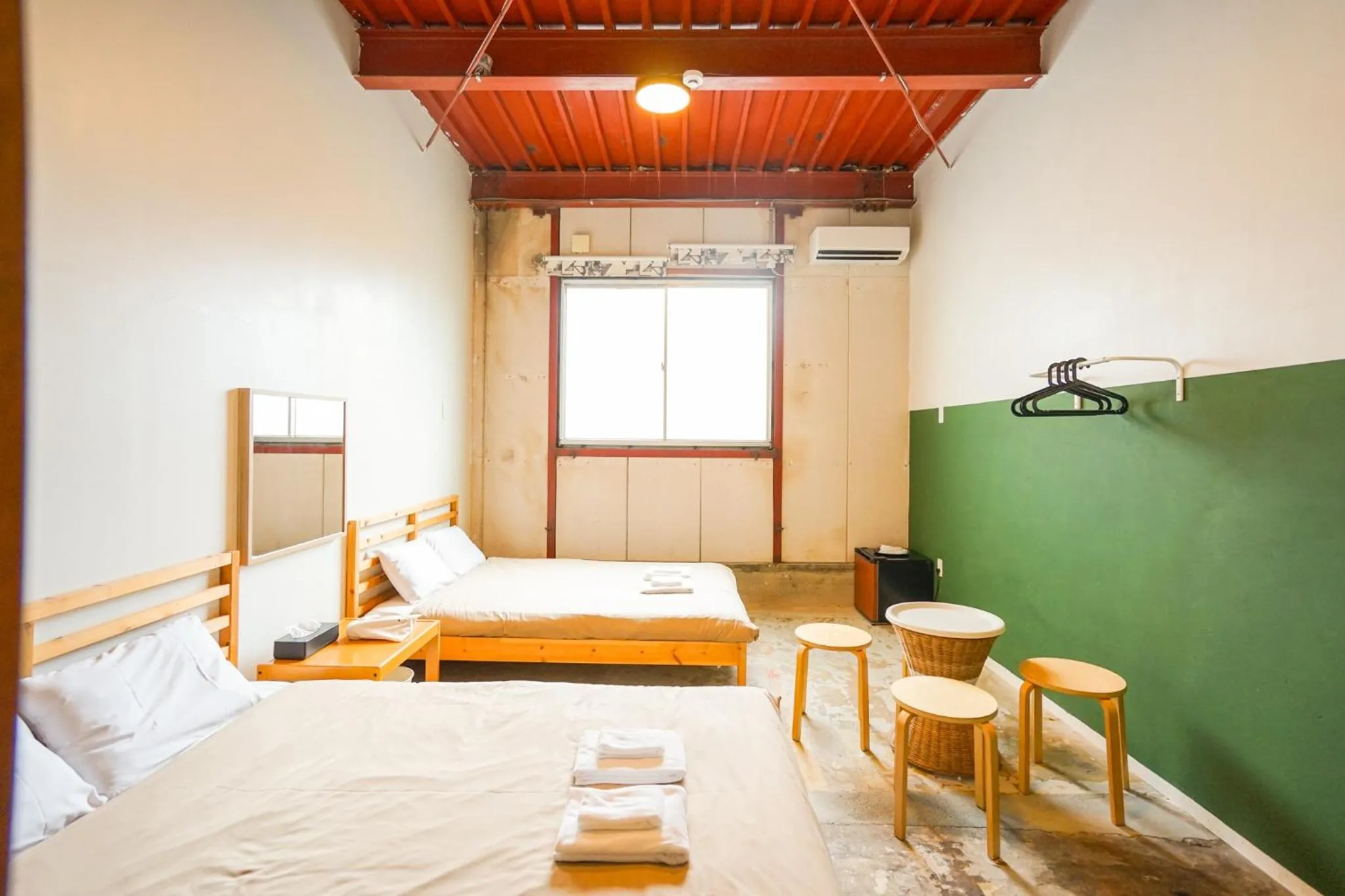 Photo of the whole room, Bed in fan! ABURATSU