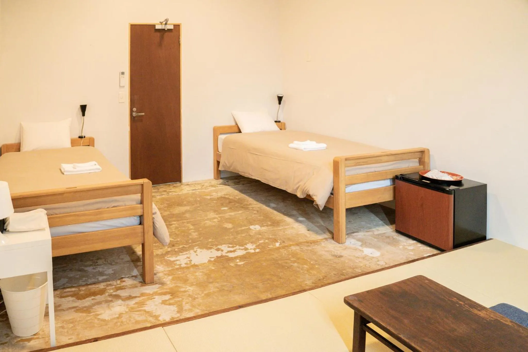 Photo of the whole room, Bed in fan! ABURATSU