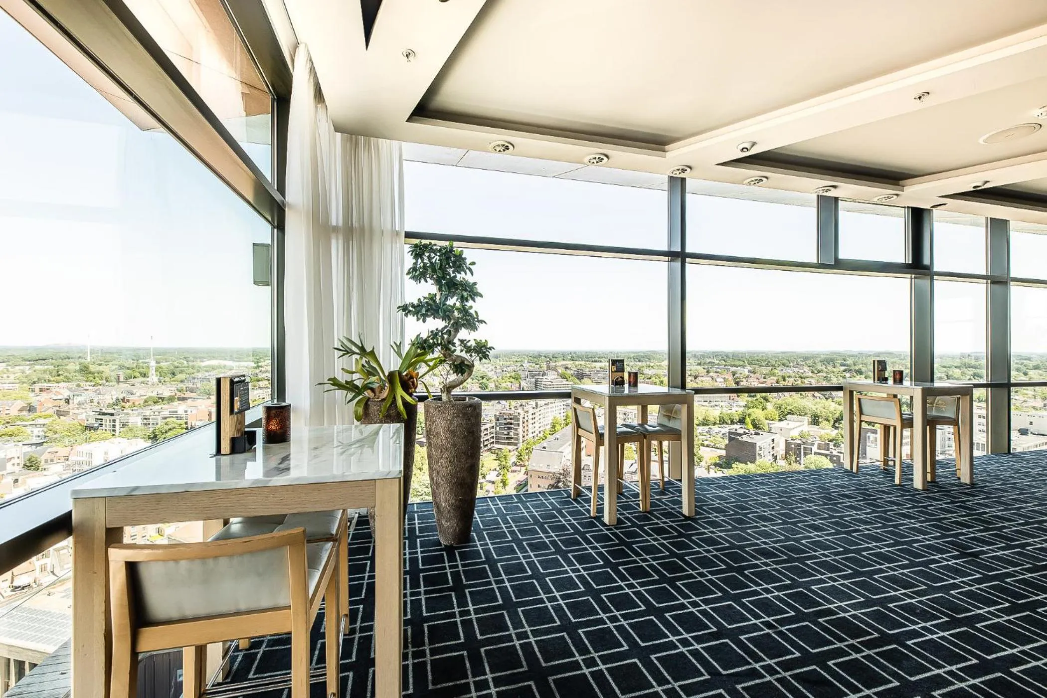 Lounge or bar in Radisson Blu Hotel, Hasselt