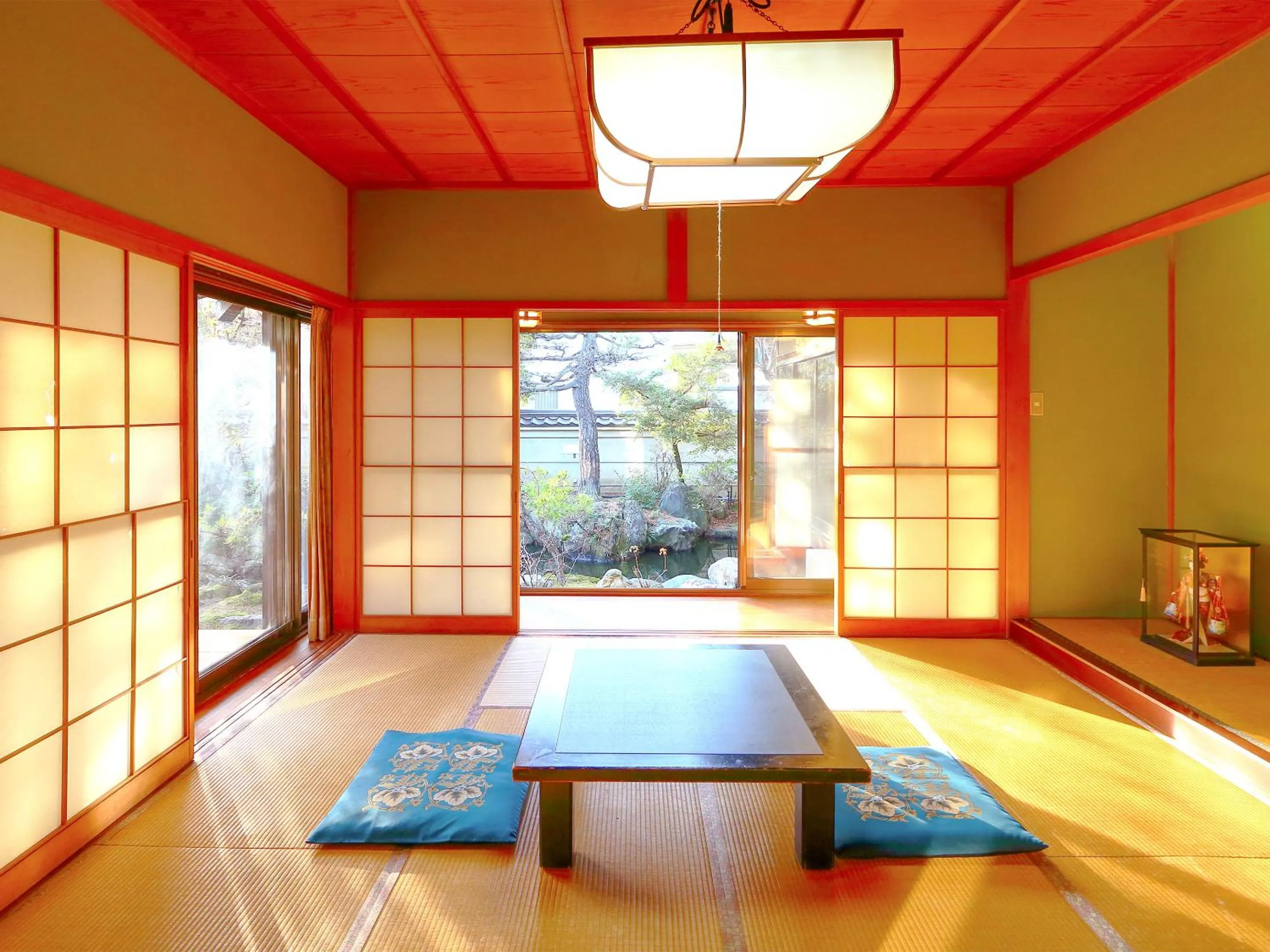 Photo of the whole room in Ryokan Karasawa