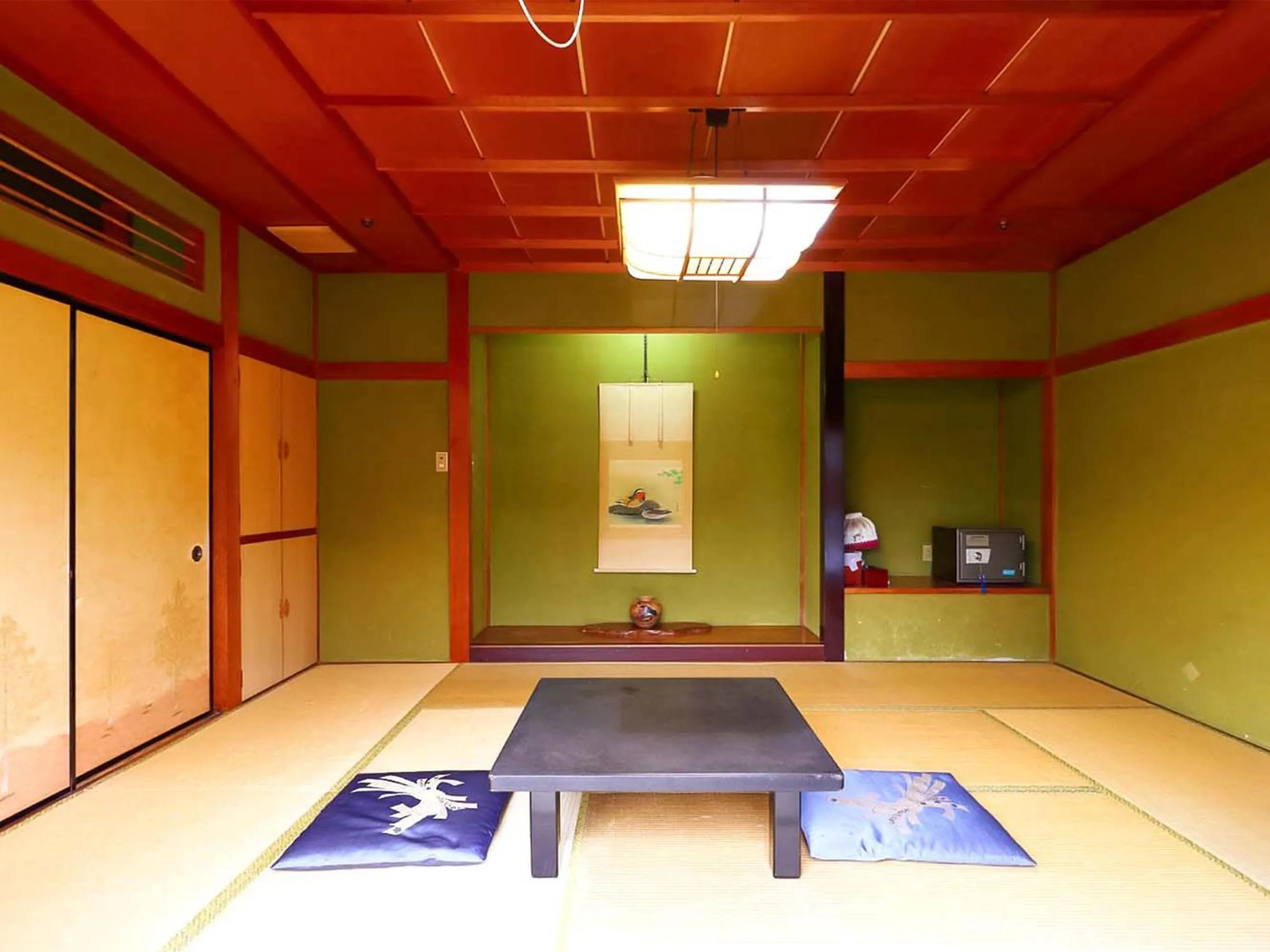 Photo of the whole room in Ryokan Karasawa