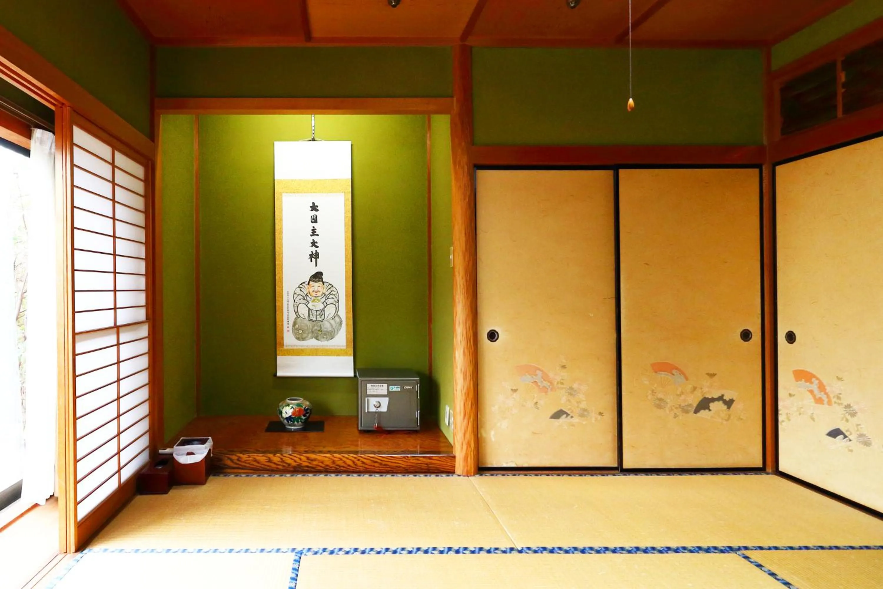 Photo of the whole room in Ryokan Karasawa