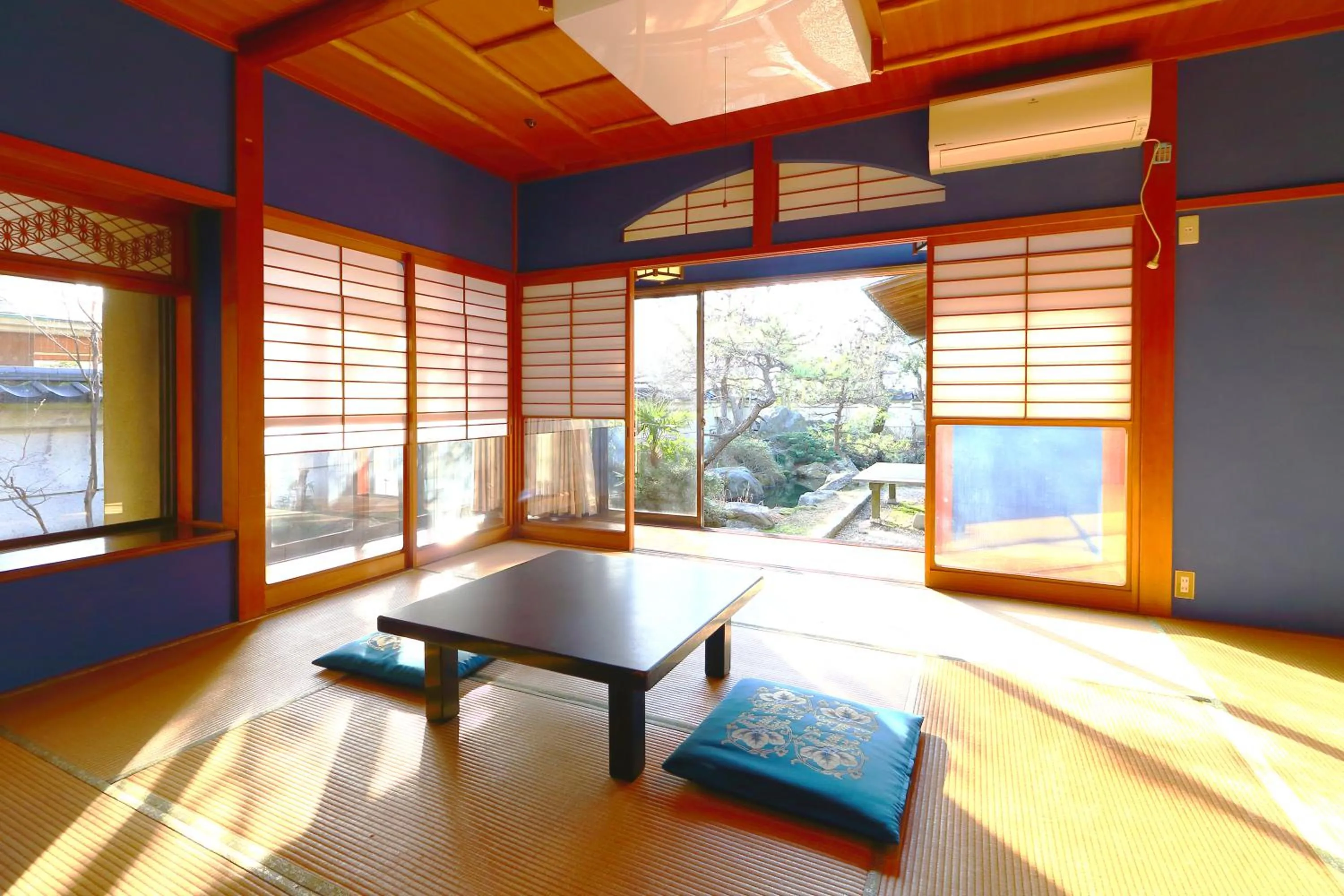 Photo of the whole room in Ryokan Karasawa