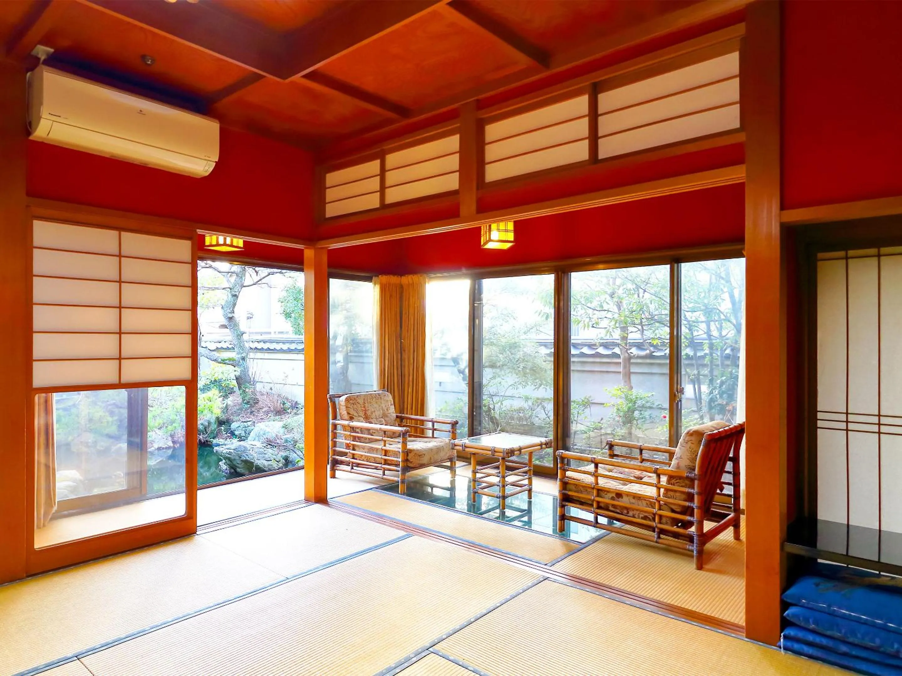 Photo of the whole room in Ryokan Karasawa