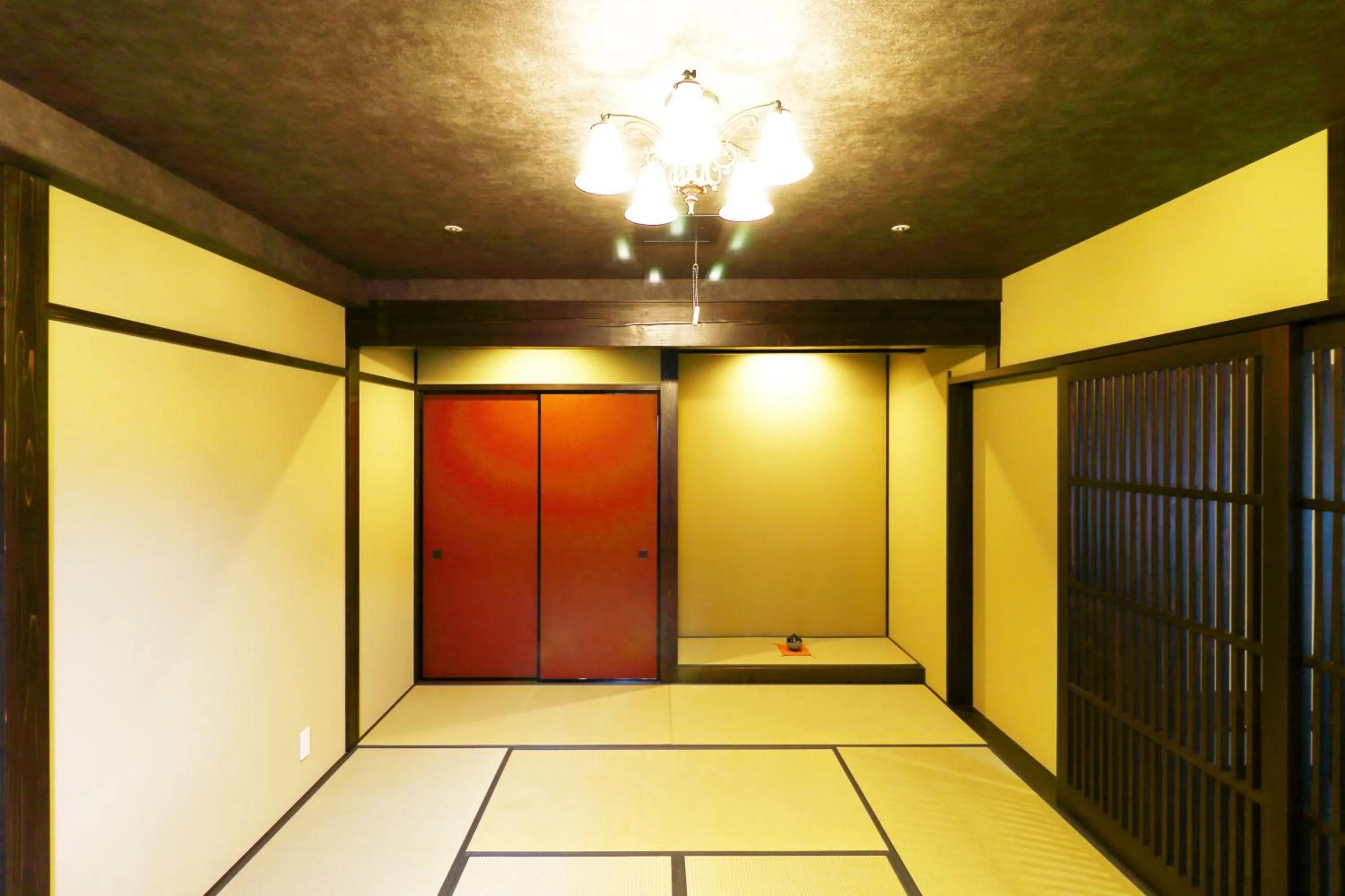 Photo of the whole room in Ryokan Karasawa