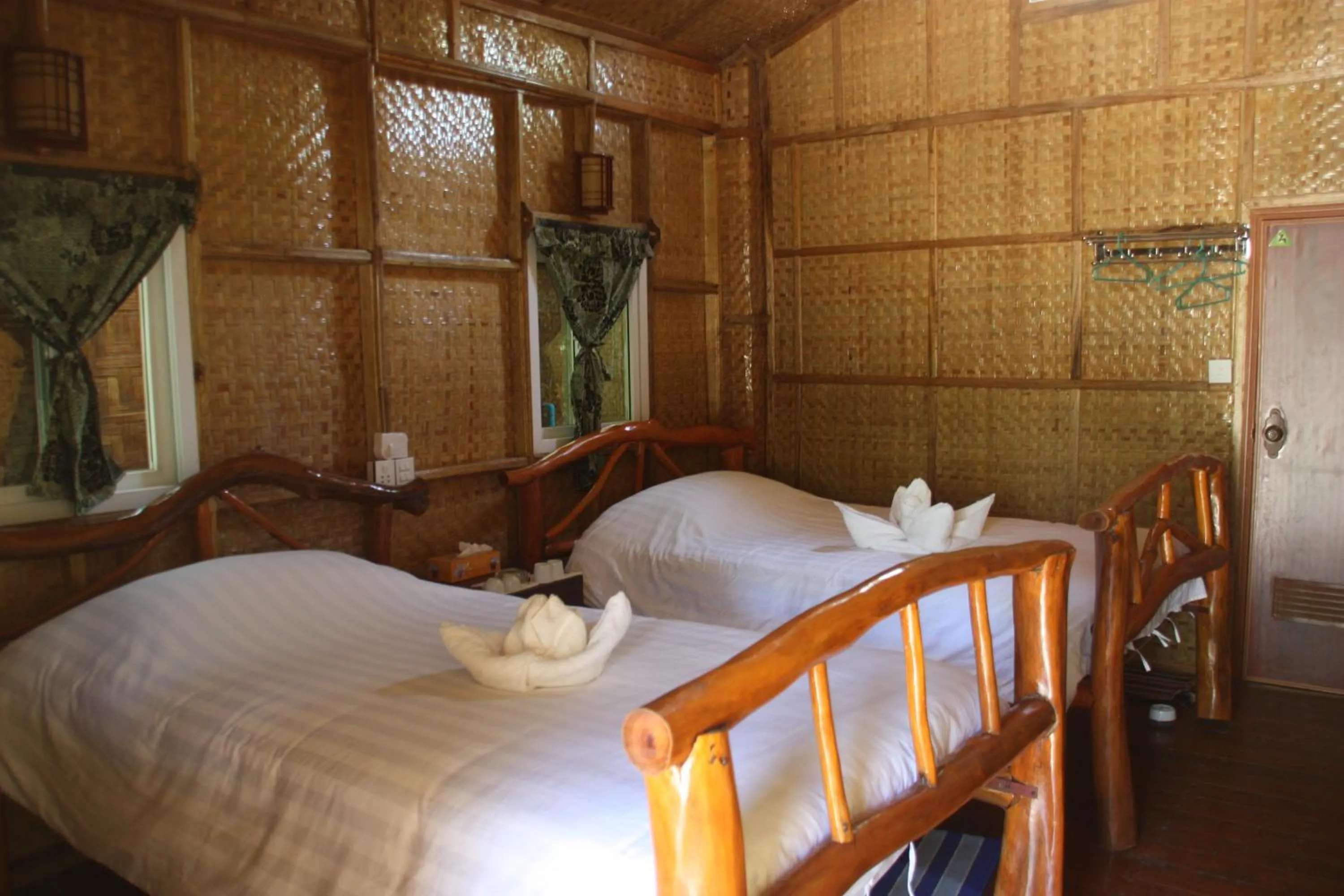 Bathroom, Bed in Soe Ko Ko Beach House & Restaurant