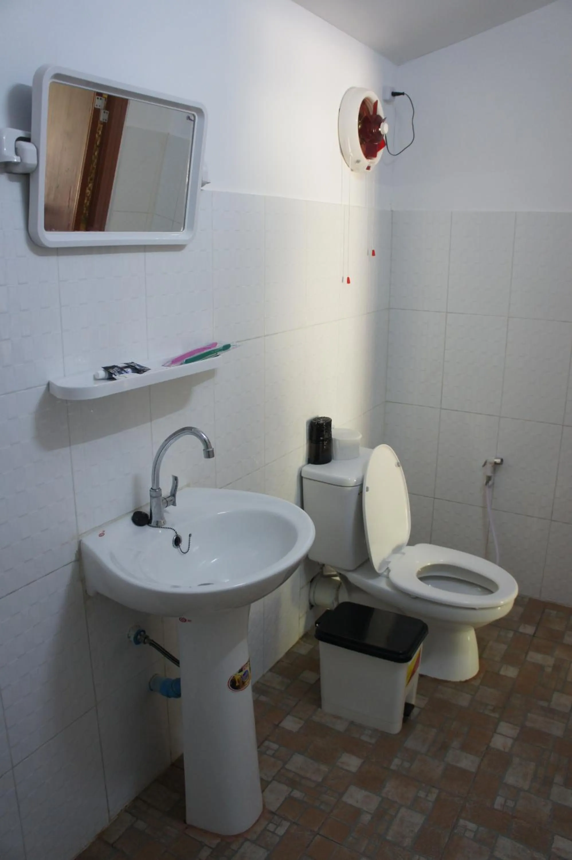 Bathroom in Soe Ko Ko Beach House & Restaurant