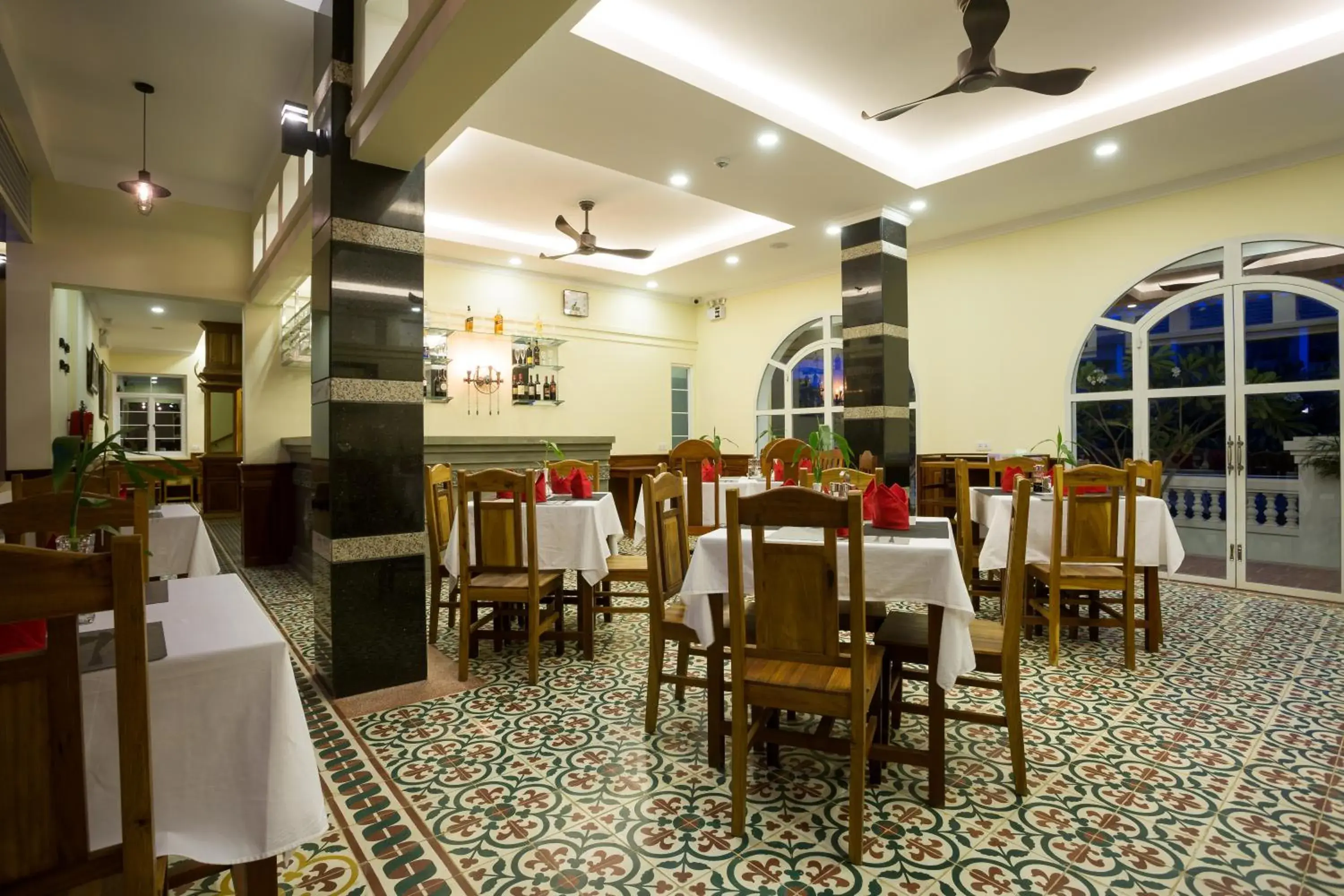 Restaurant/Places to Eat in Grand Bayon Siem Reap Hotel