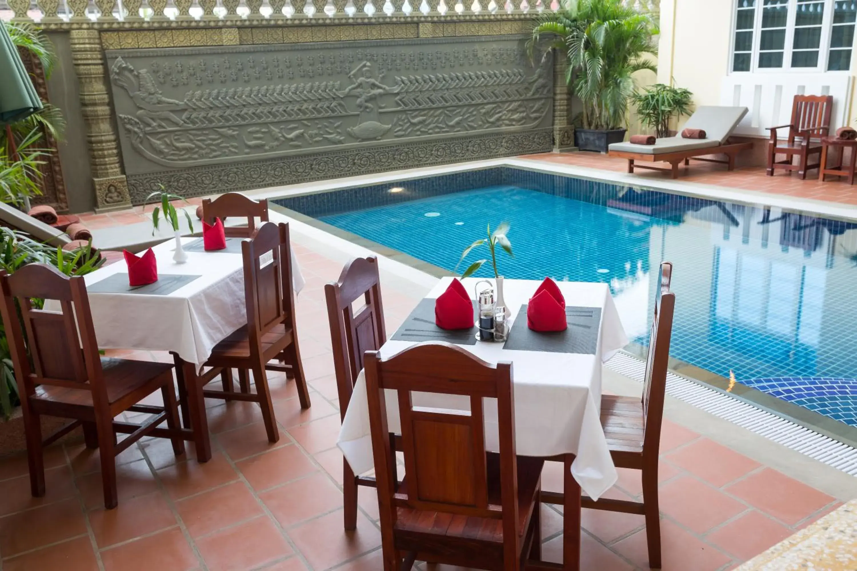 Restaurant/places to eat, Swimming Pool in Grand Bayon Siem Reap Hotel