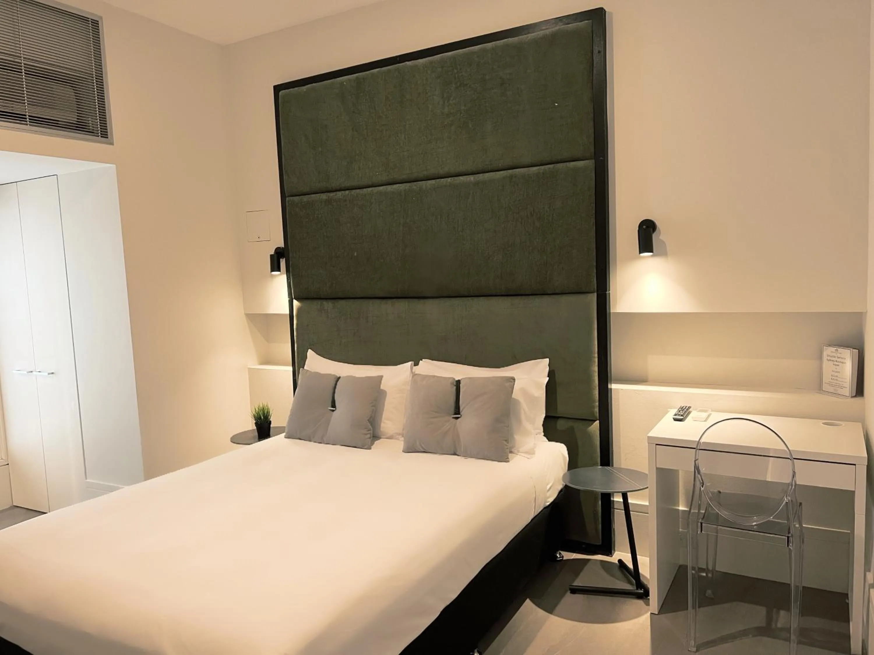 Bedroom, Bed in Sydney Boutique Hotel