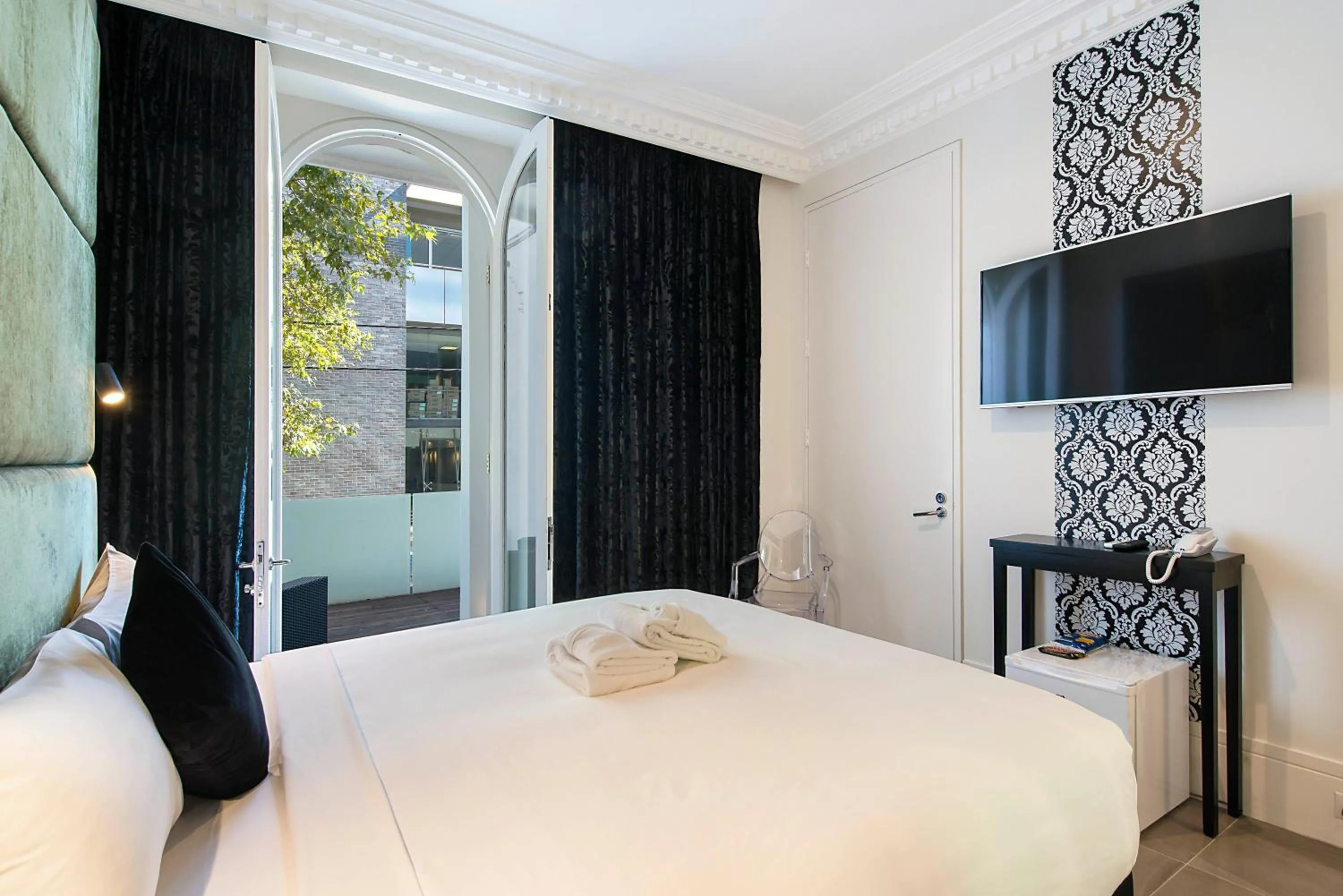 Bedroom, Bed in Sydney Boutique Hotel