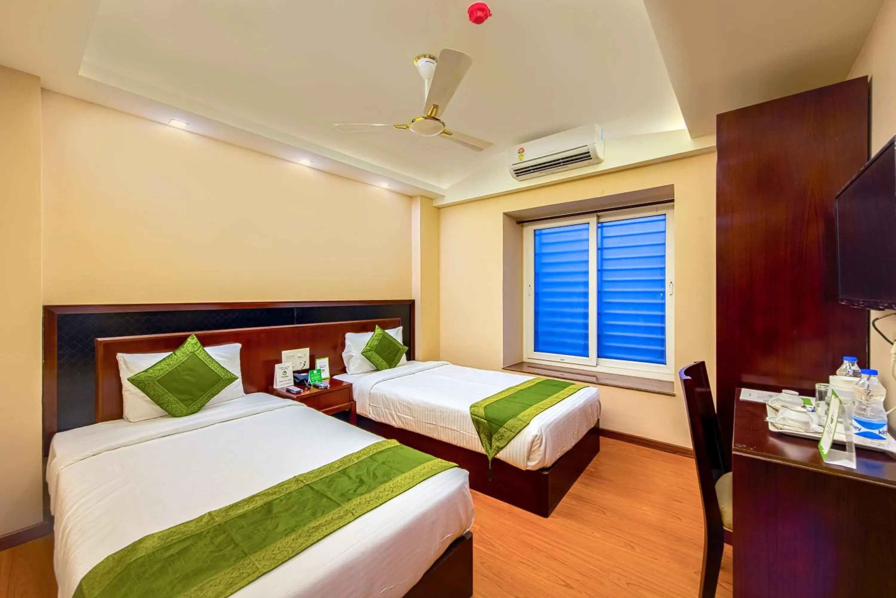 Bedroom, Bed in Treebo Vedanta, Metropolitan Bedroom, Bed in Treebo Vedanta, Metropolitan