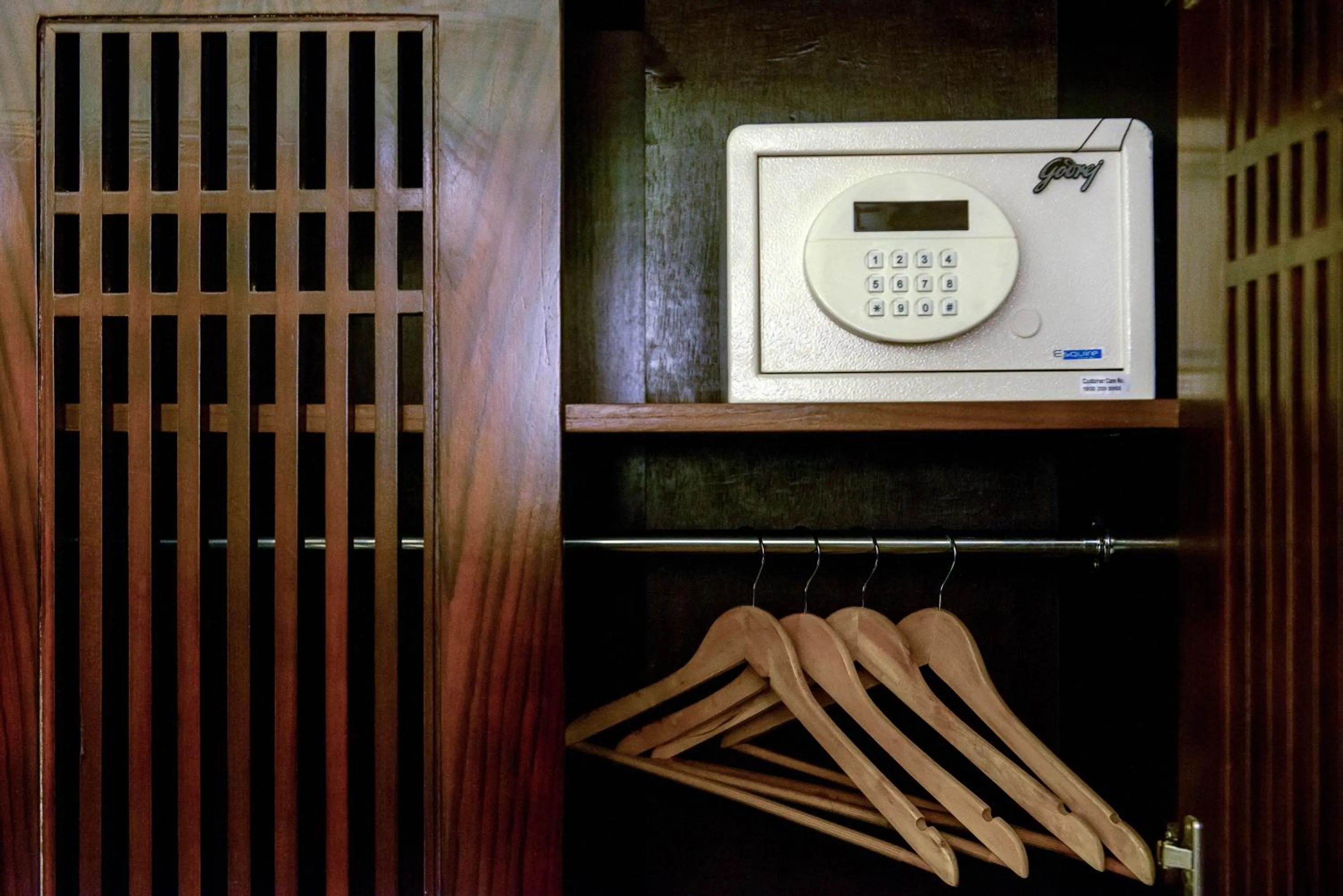 wardrobe in Treebo Vedanta, Metropolitan