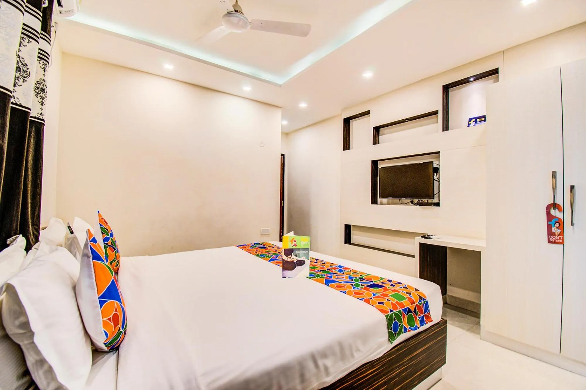 Bedroom, Bed in FabHotel Corporate Crown - Nr Jyoti Nivas University