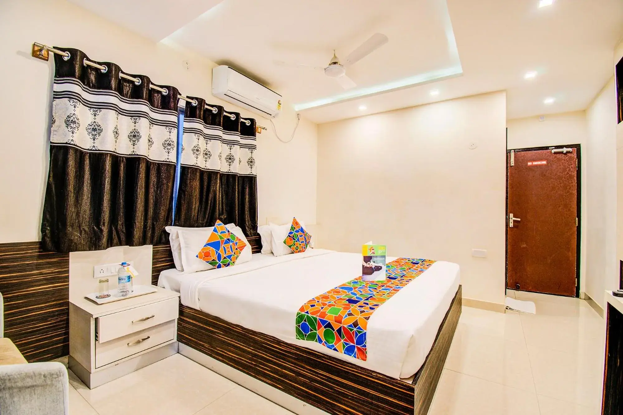 Bed in FabHotel Corporate Crown - Nr Jyoti Nivas University Bed in FabHotel Corporate Crown - Nr Jyoti Nivas University