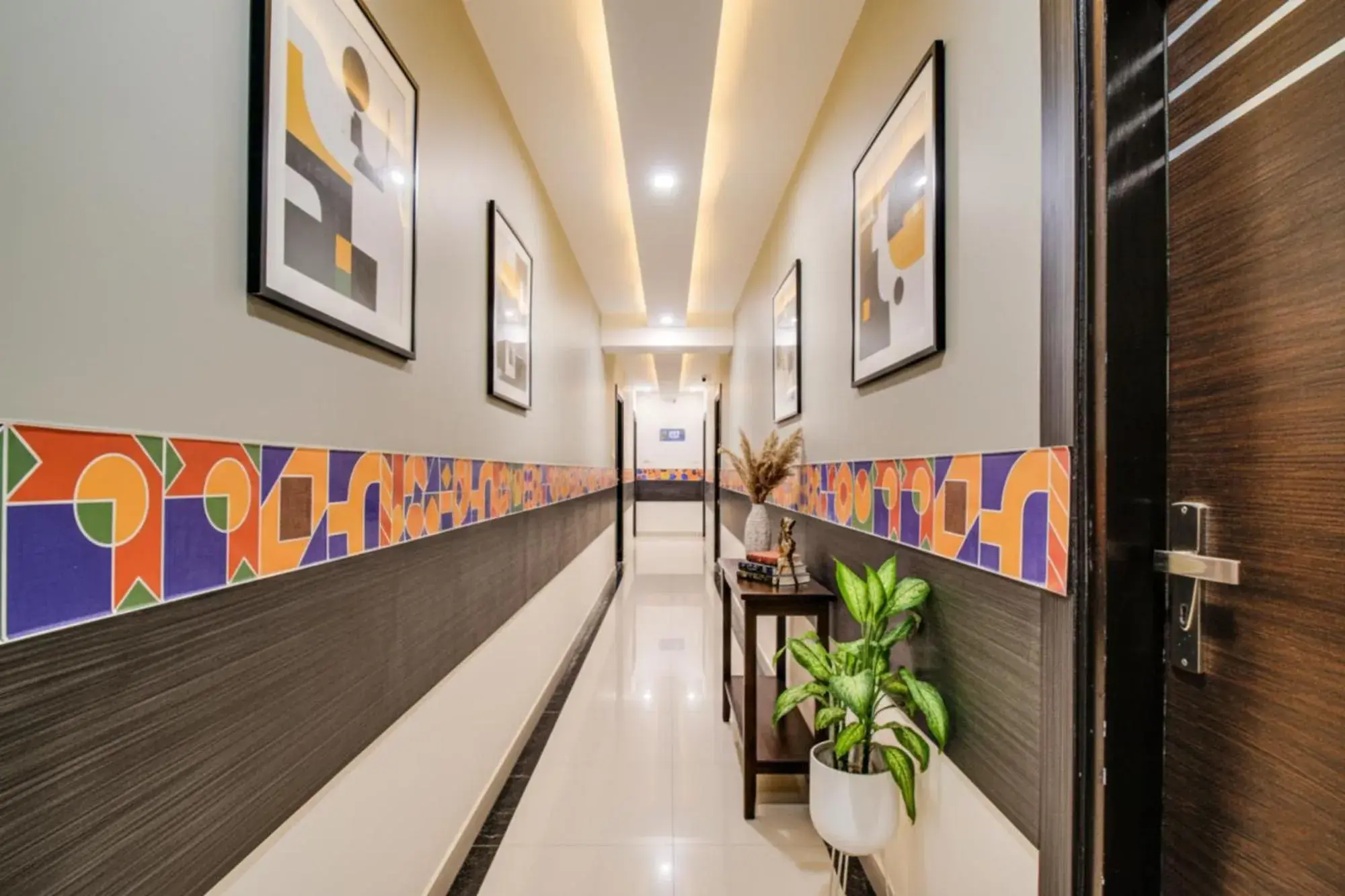 Lobby or reception in FabHotel Corporate Crown - Nr Jyoti Nivas University Lobby or reception in FabHotel Corporate Crown - Nr Jyoti Nivas University