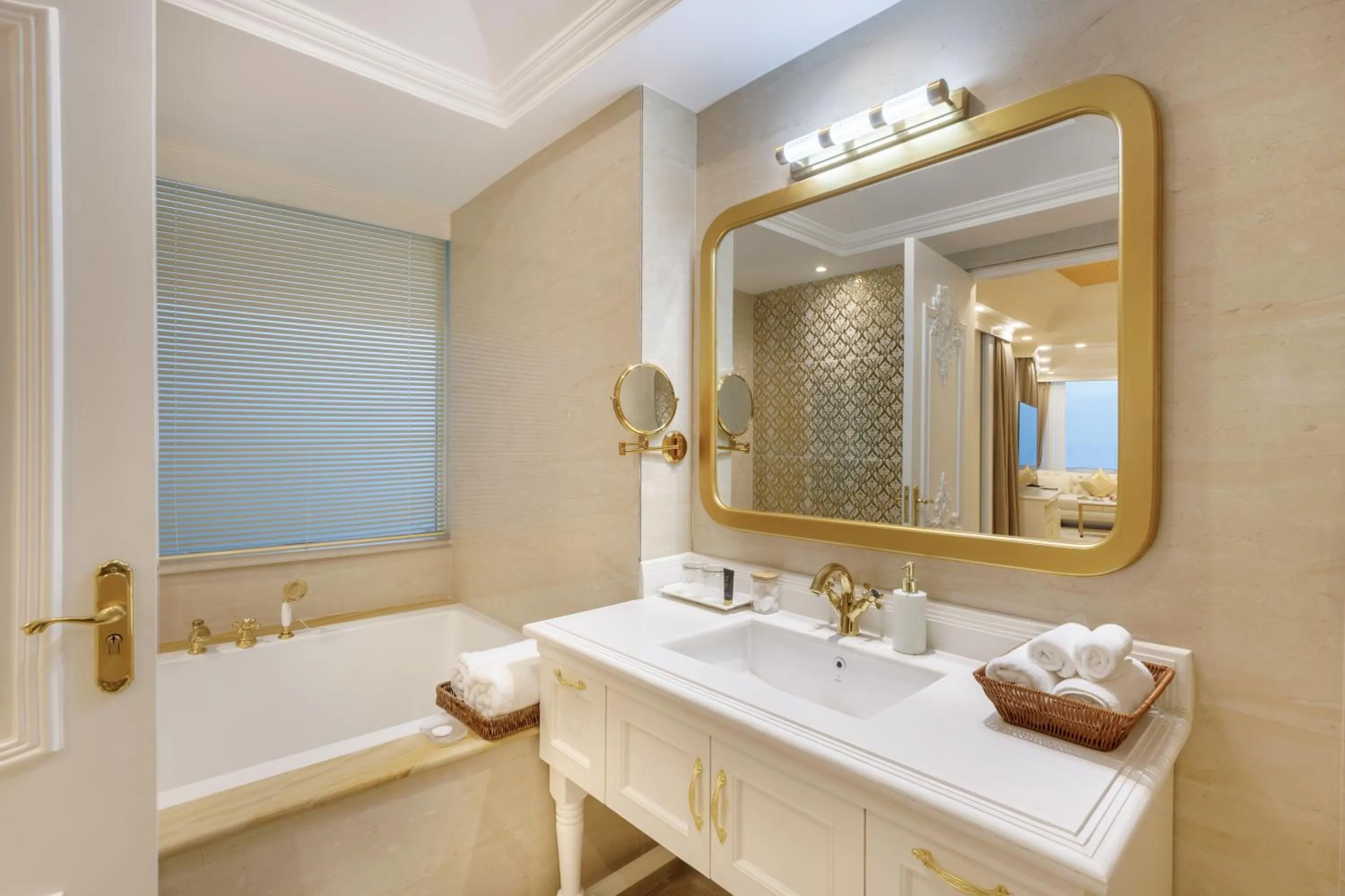 Bathroom in Le Glamour Resort & Wellness Spa