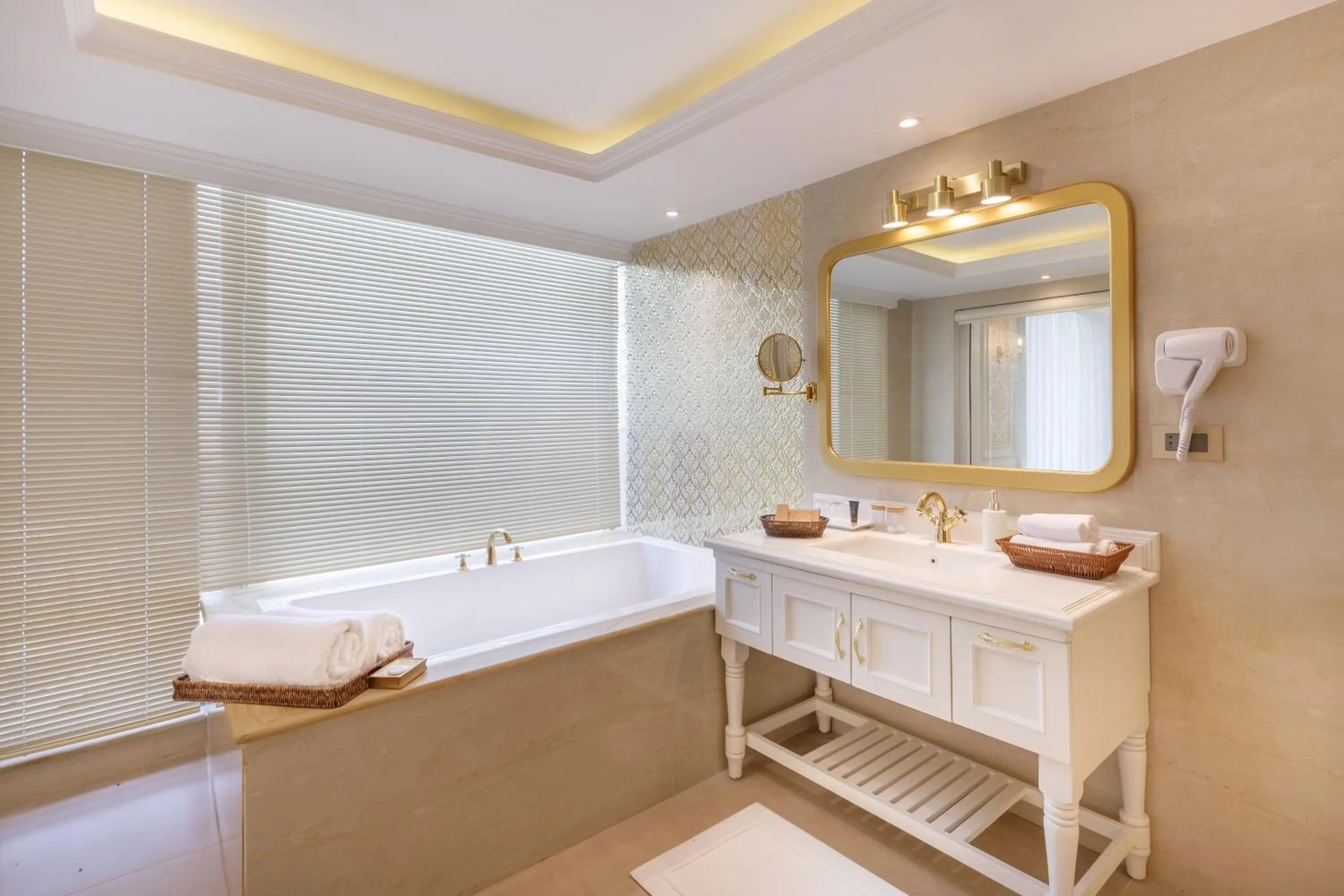 Bathroom in Le Glamour Resort & Wellness Spa