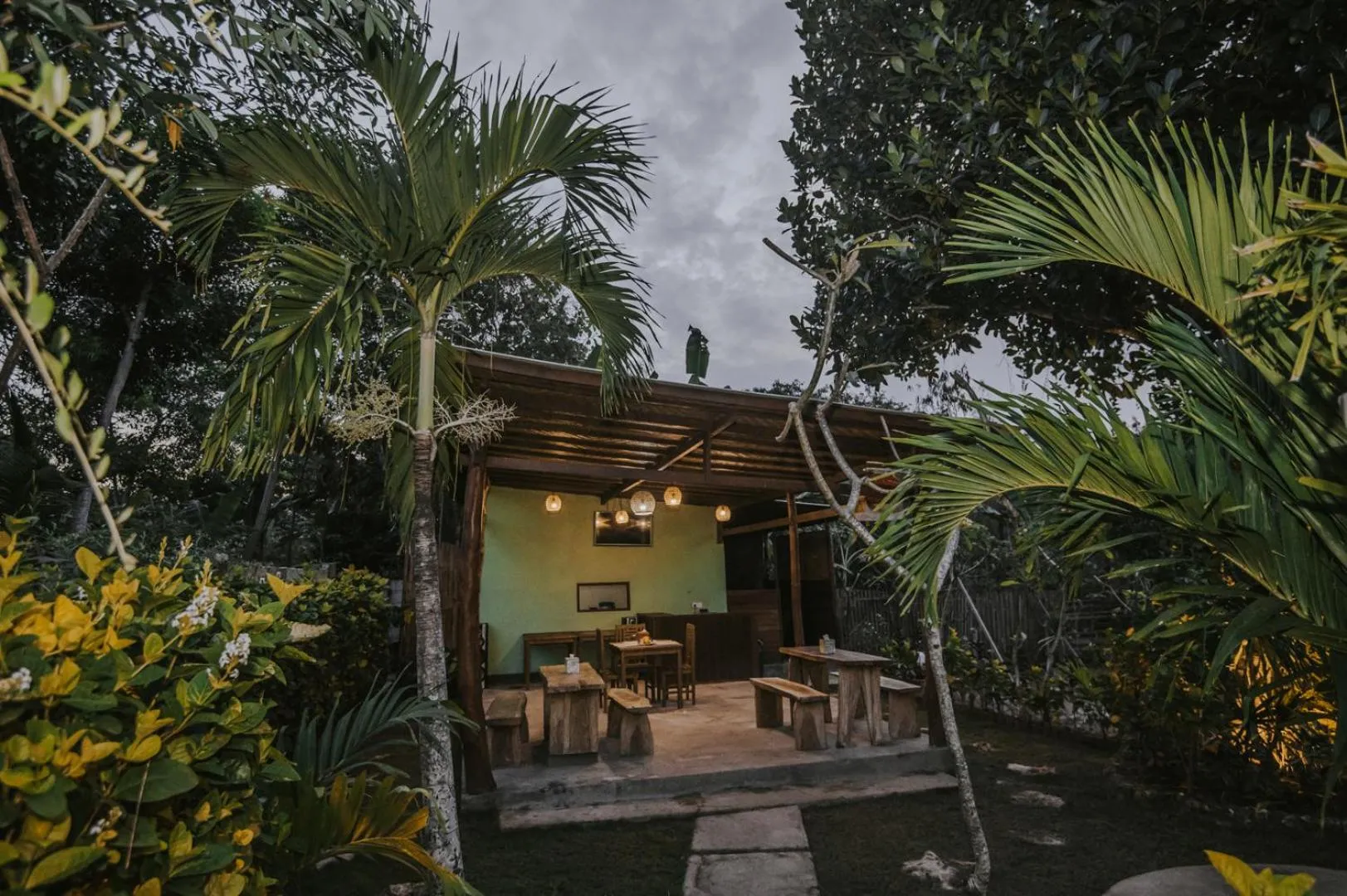 Restaurant/places to eat in Nerima Hut Lembongan