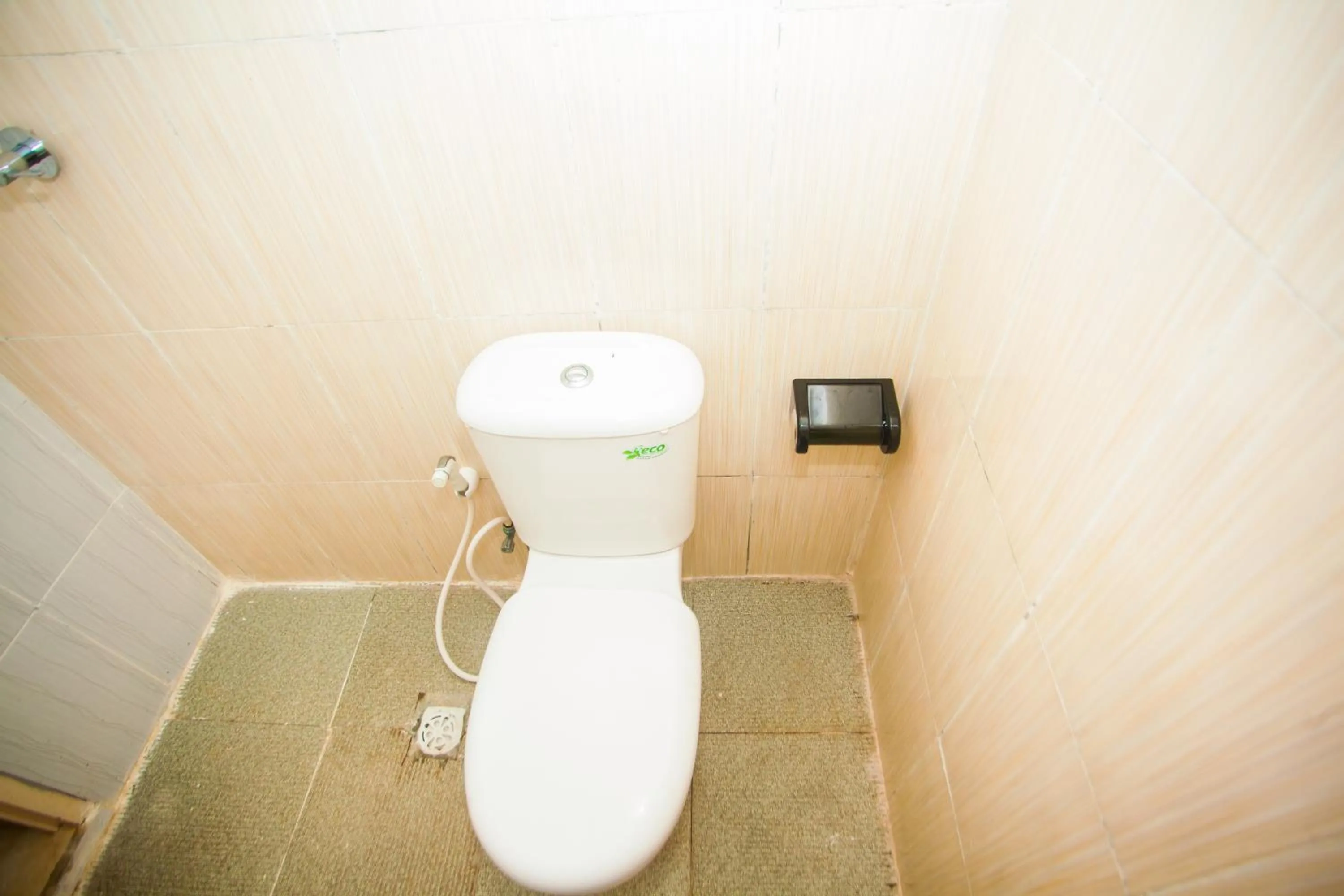 Bathroom in Nerima Hut Lembongan