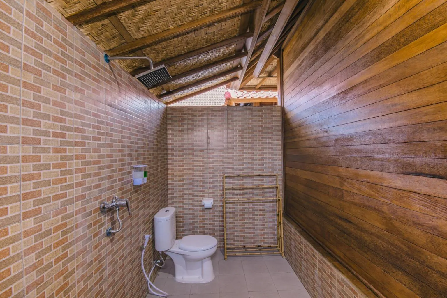 Toilet in Nerima Hut Lembongan