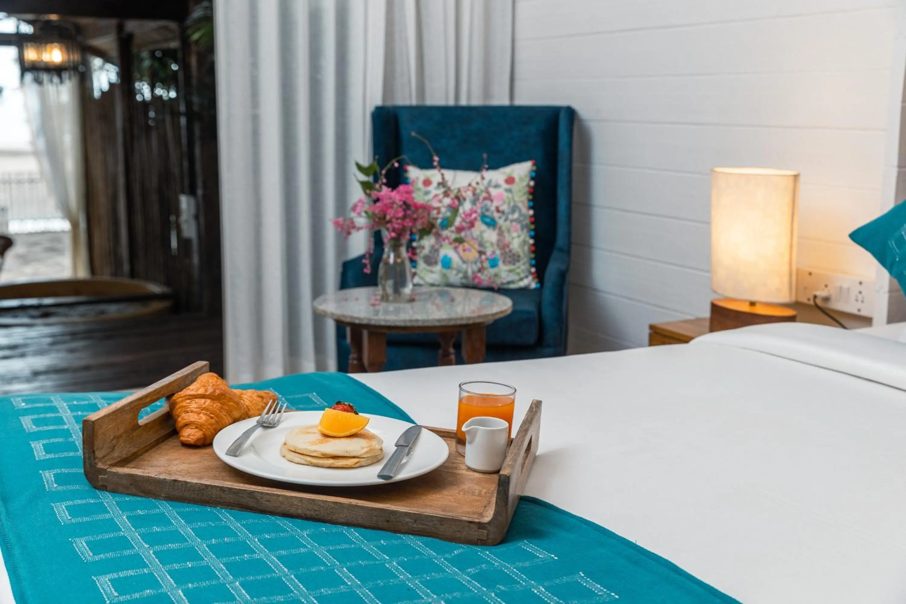 Bedroom, Bed in LaRiSa Resort, Morjim