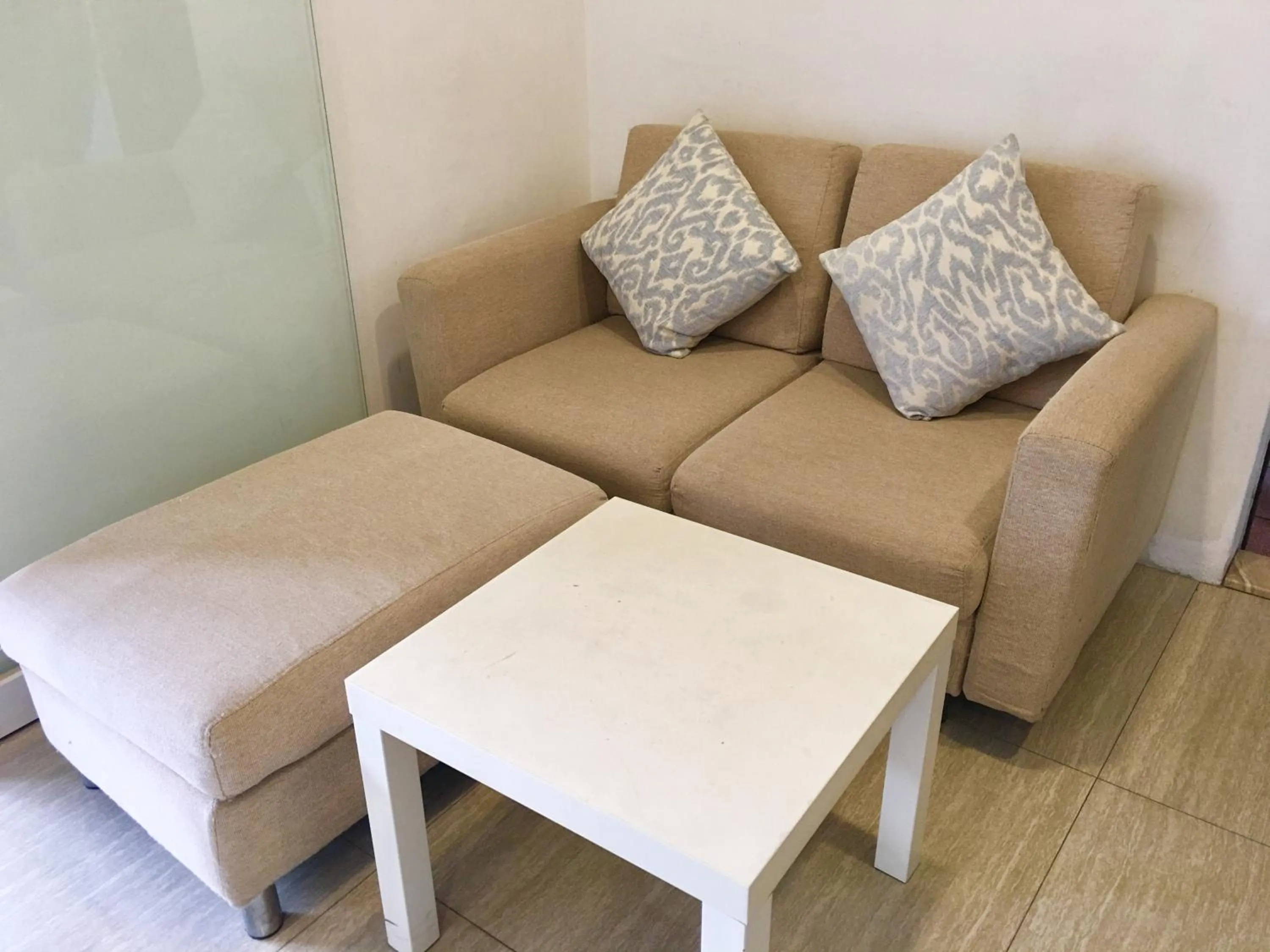 Communal lounge/ TV room in Taimali Hotel