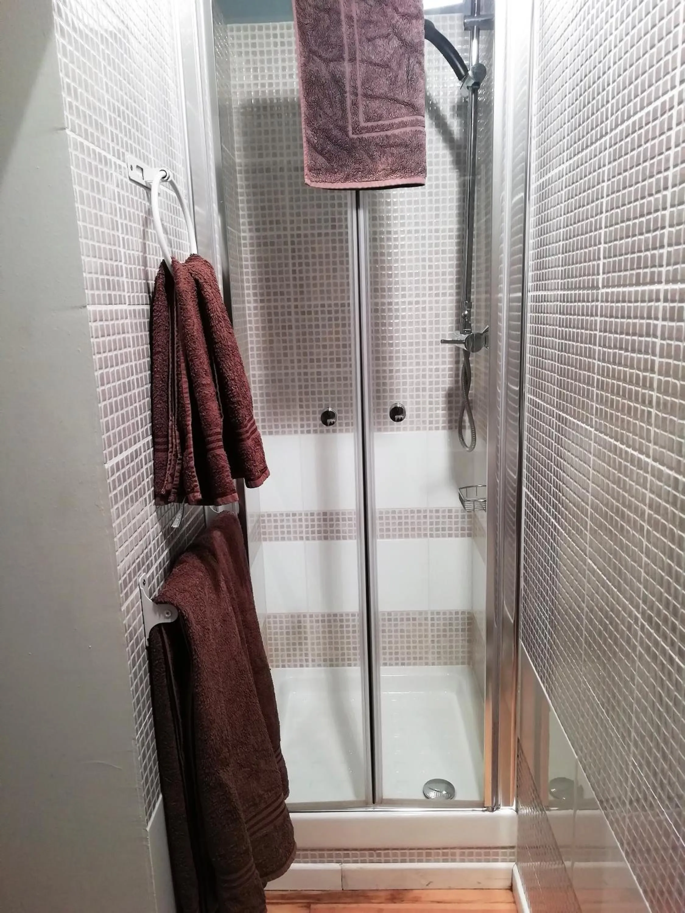Shower, Bathroom in La Magie des Rêves