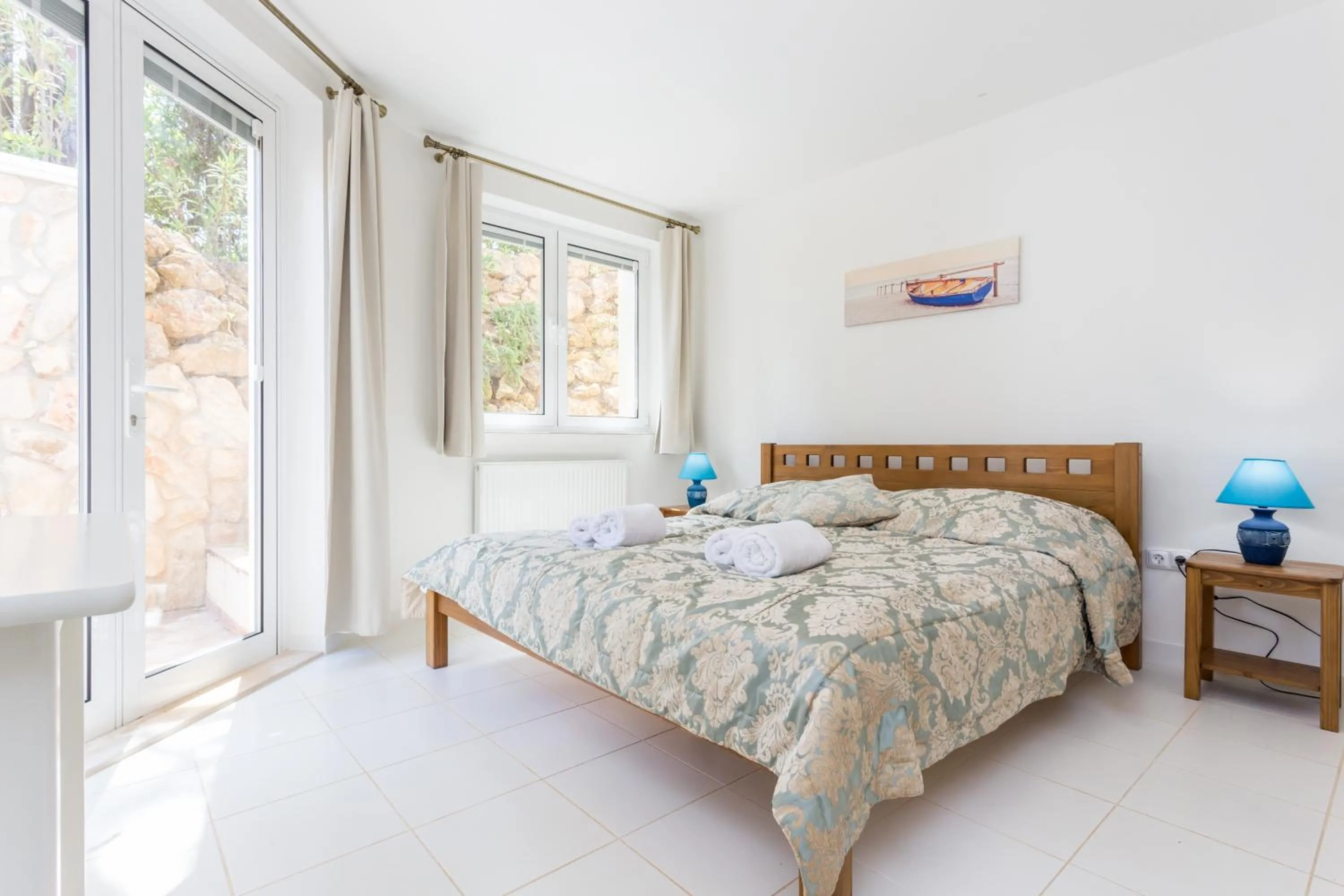 Bed in Top Cliff Villa with Ocean View and Private Pool UP to 18 Guests