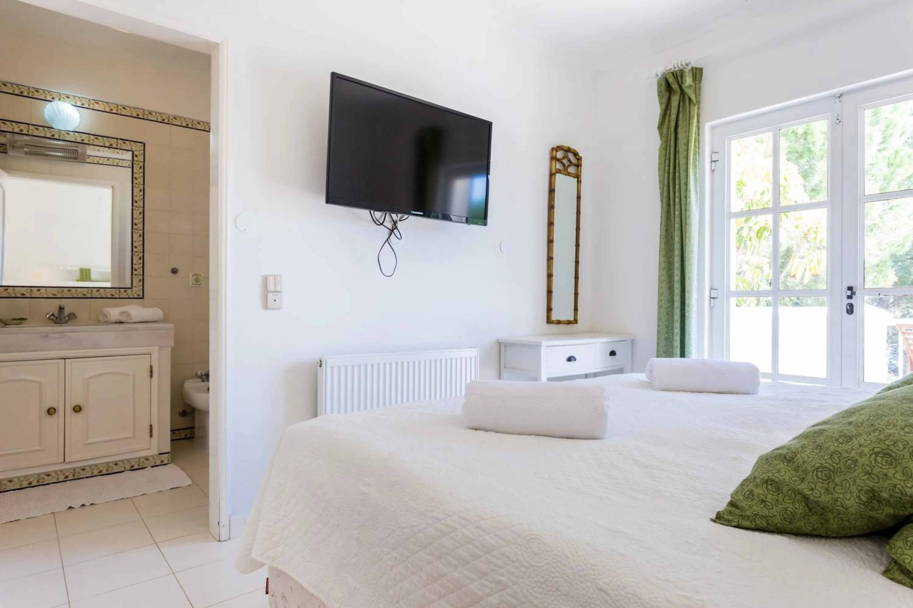Bed in Top Cliff Villa with Ocean View and Private Pool UP to 18 Guests