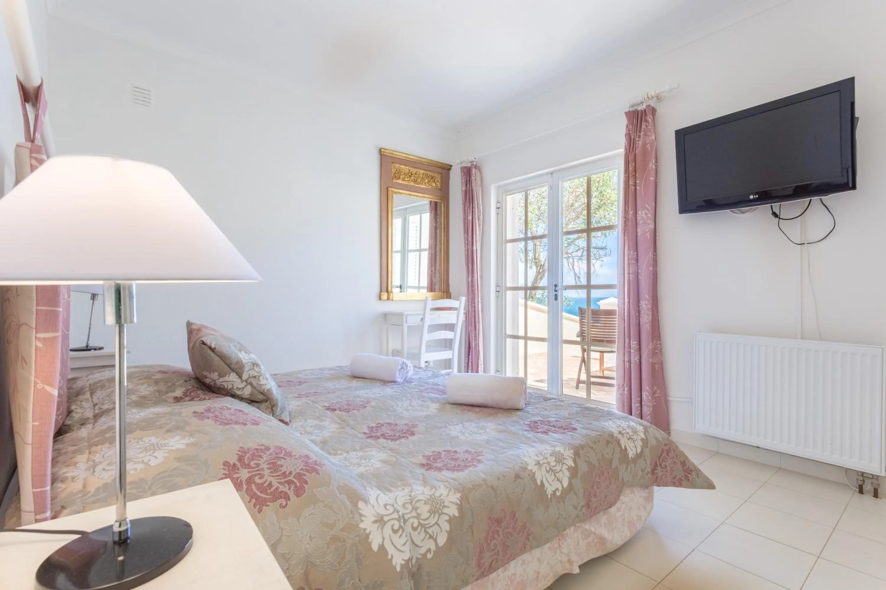Patio, Bed in Top Cliff Villa with Ocean View and Private Pool UP to 18 Guests