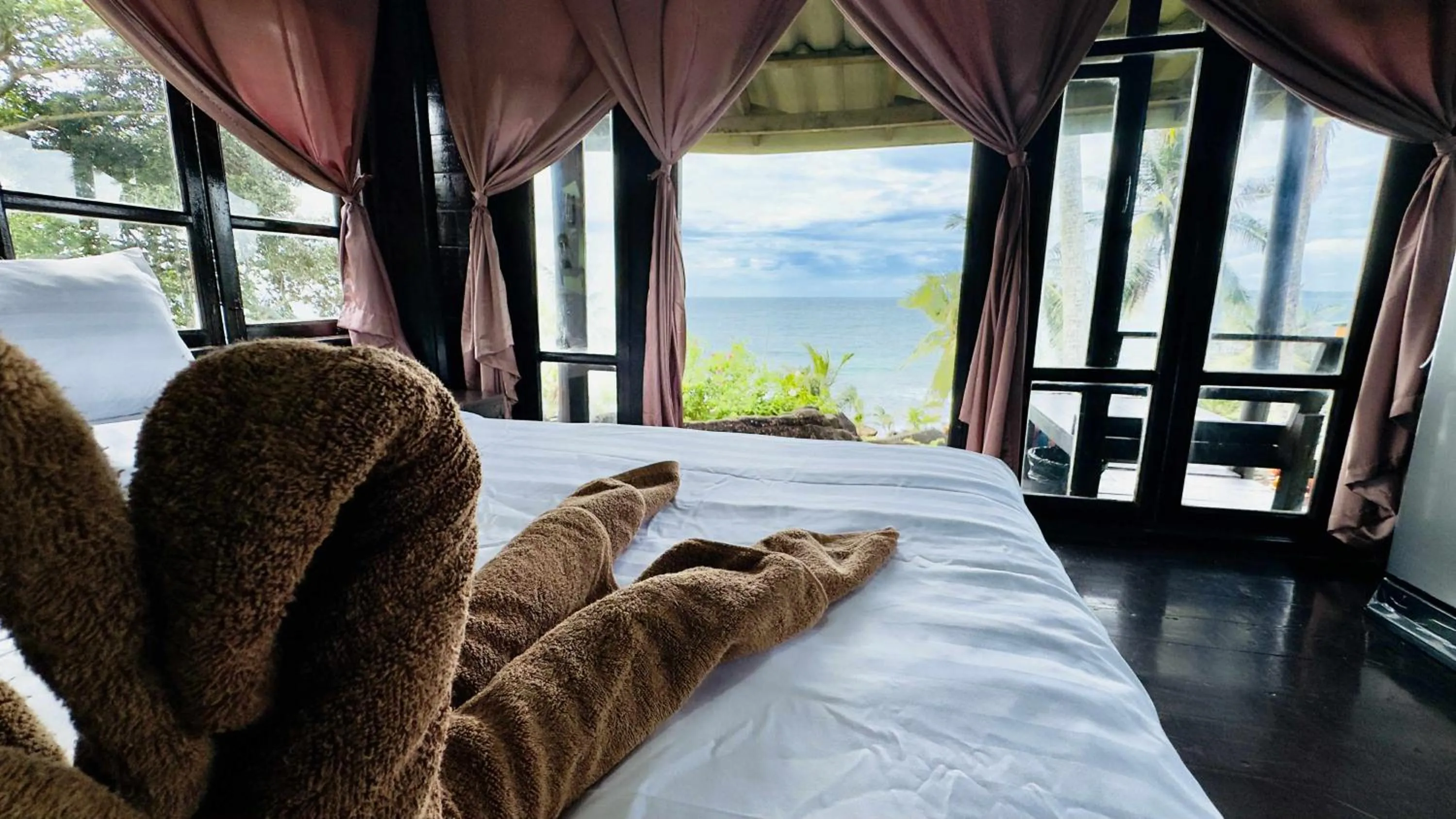 Bed in Kinnaree Resort Koh Kood