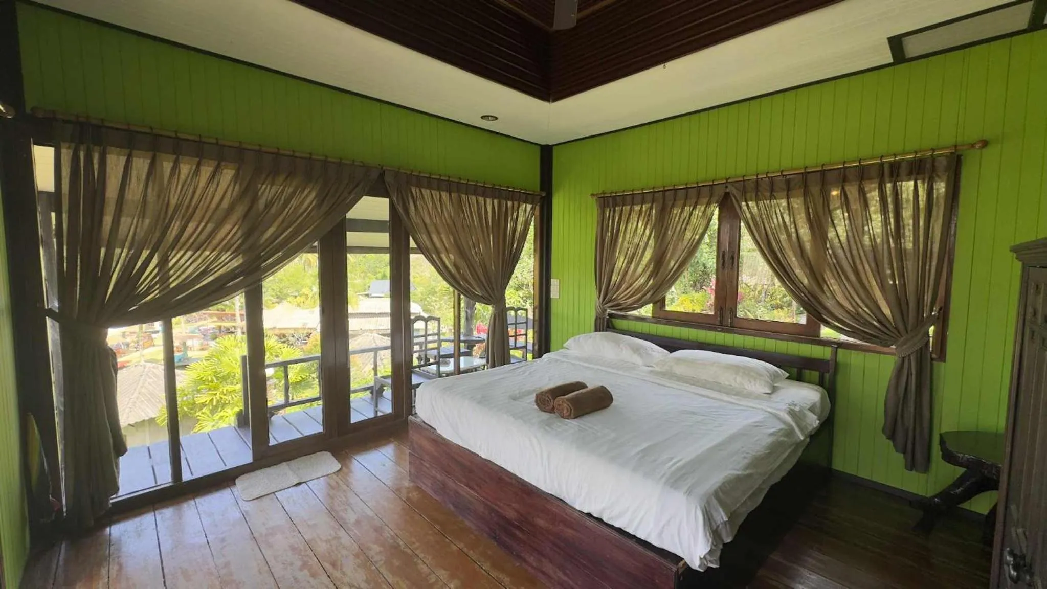 Bed in Kinnaree Resort Koh Kood