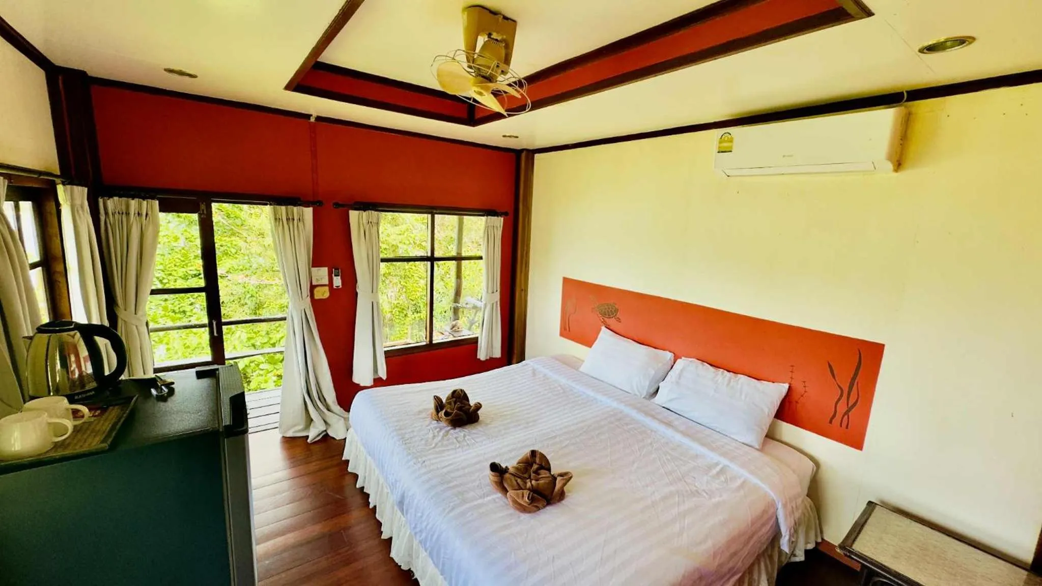 Bed in Kinnaree Resort Koh Kood