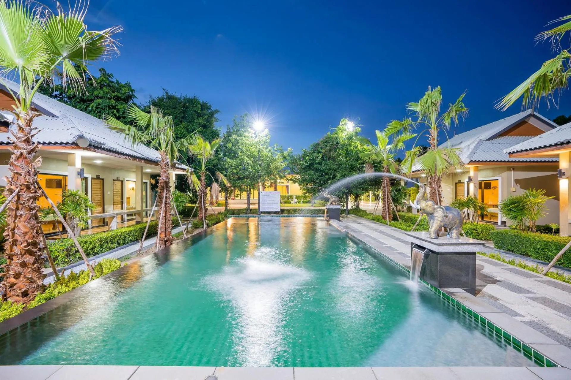 Swimming pool in Tontan Resort Cha-am