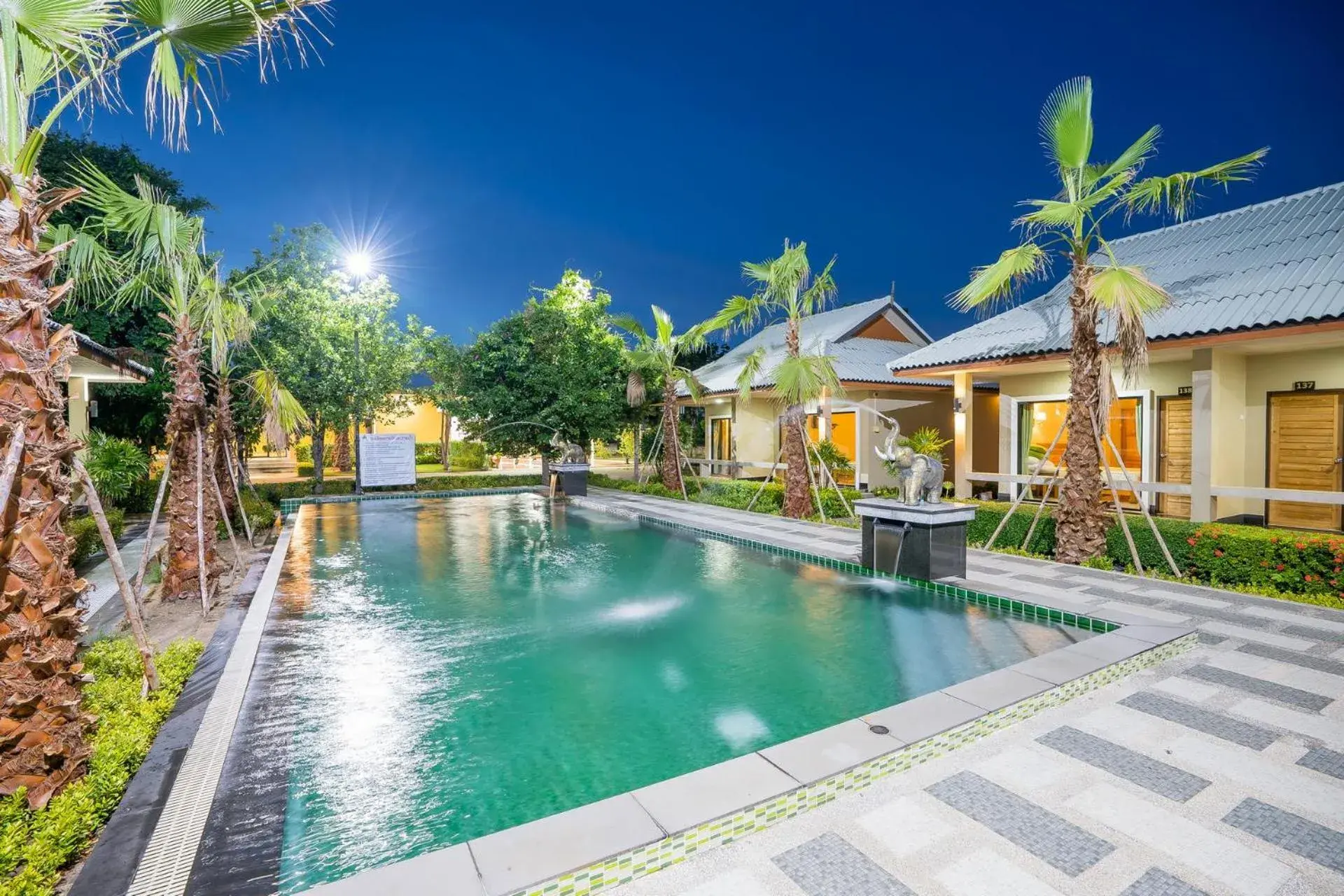 Swimming pool in Tontan Resort Cha-am Swimming pool in Tontan Resort Cha-am