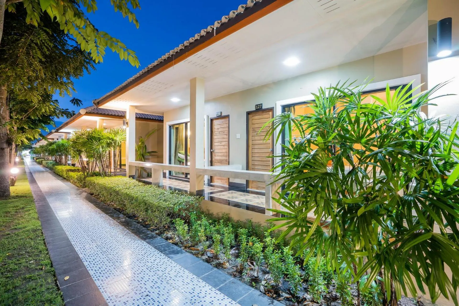 Garden in Tontan Resort Cha-am