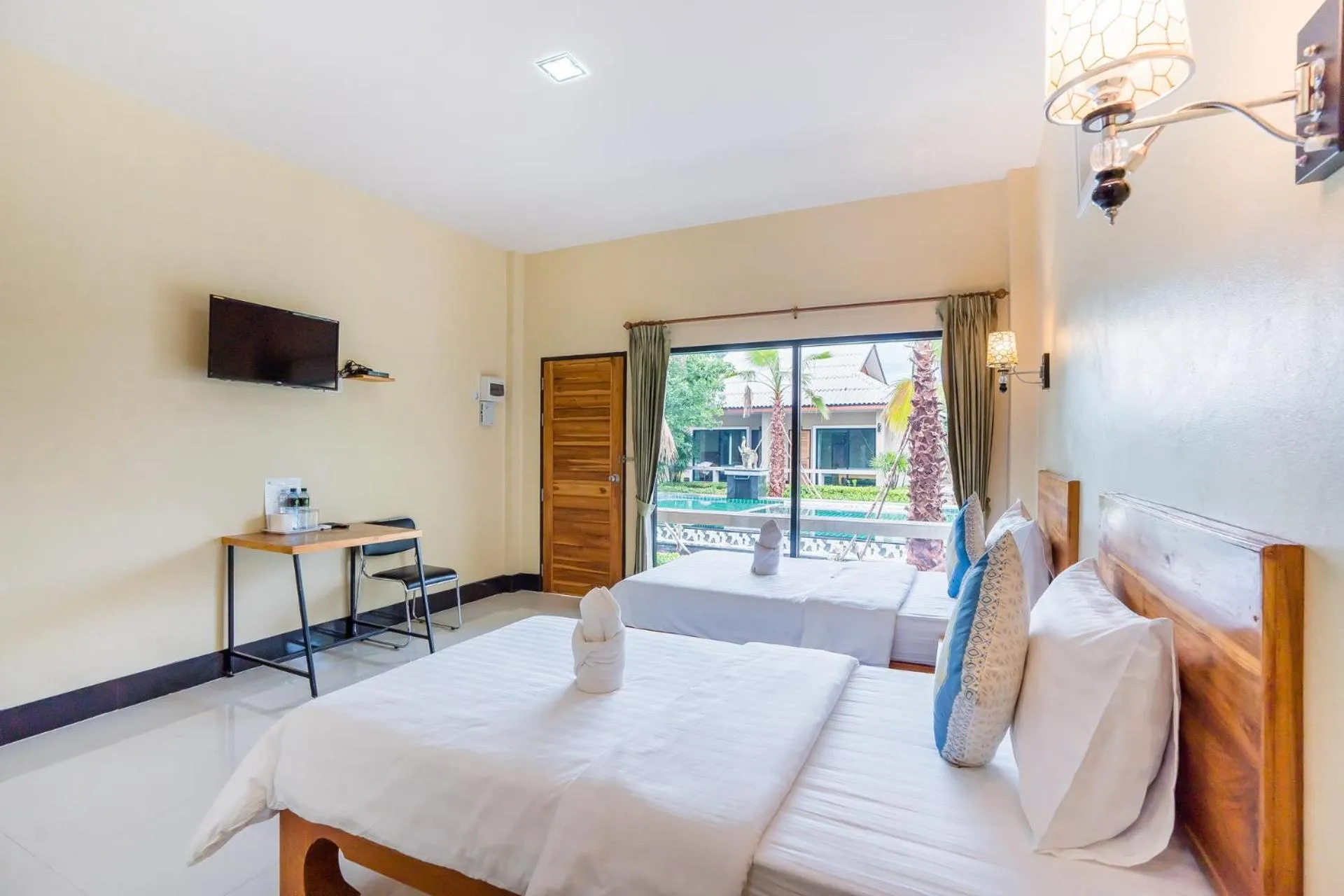 TV and multimedia, Bed in Tontan Resort Cha-am